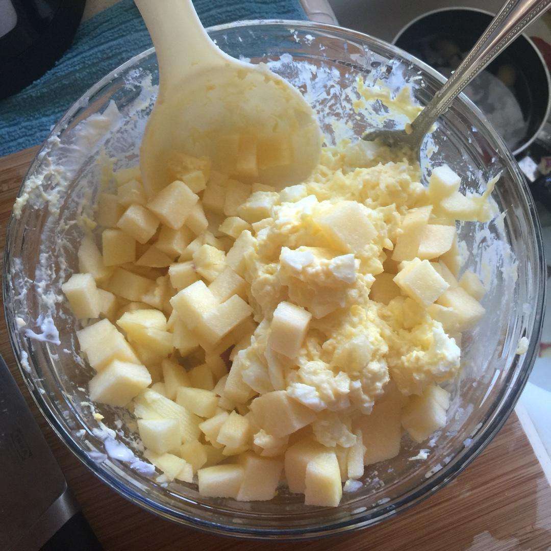 超級好吃蘋果雞蛋土豆沙拉！的做法 步骤2