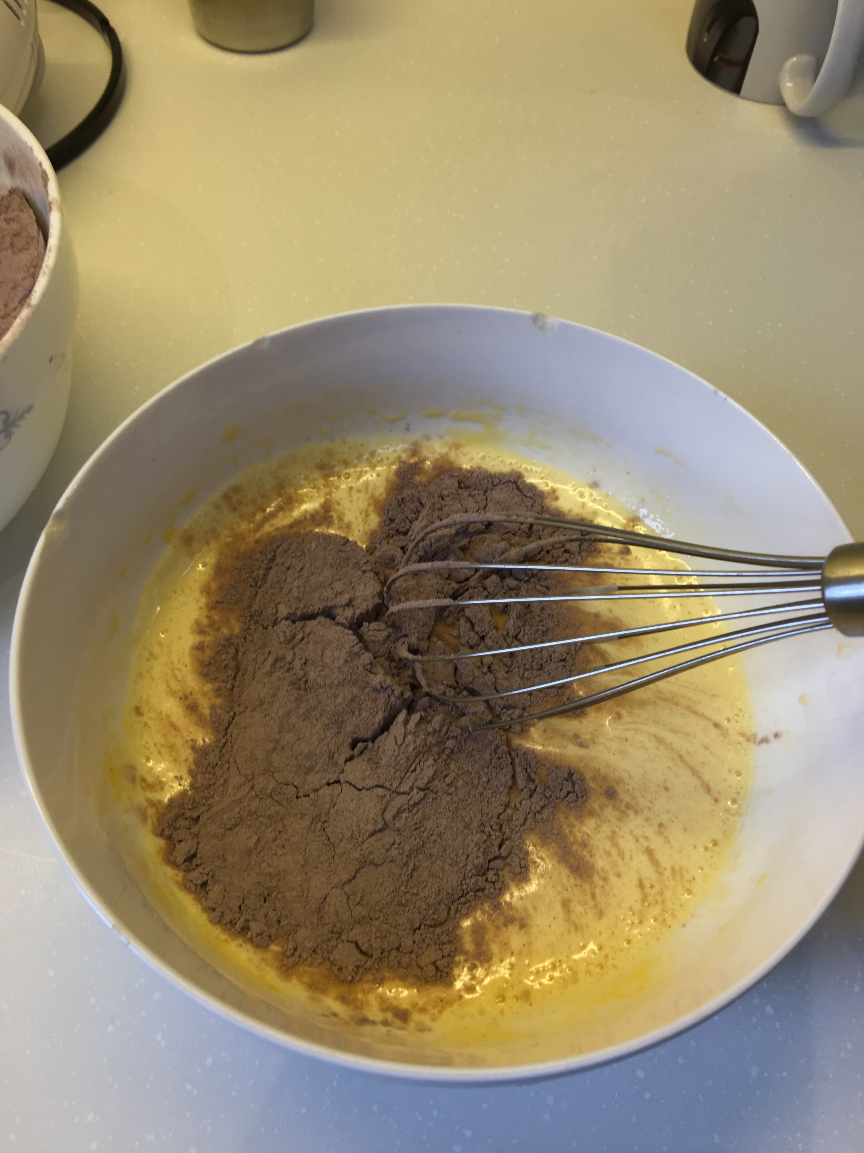 濃醇巧克力戚風蛋糕的做法 步骤4