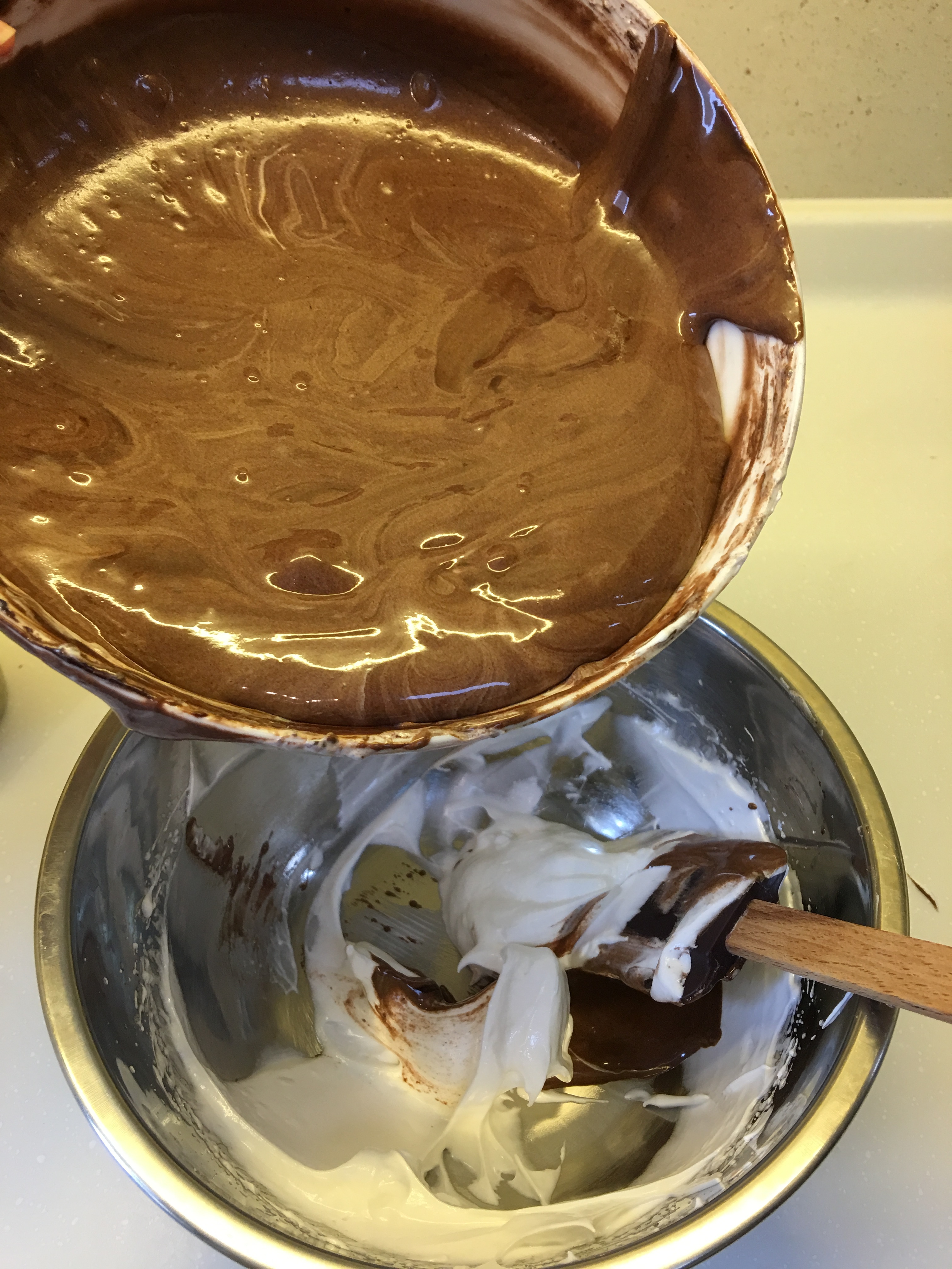濃醇巧克力戚風蛋糕的做法 步骤10