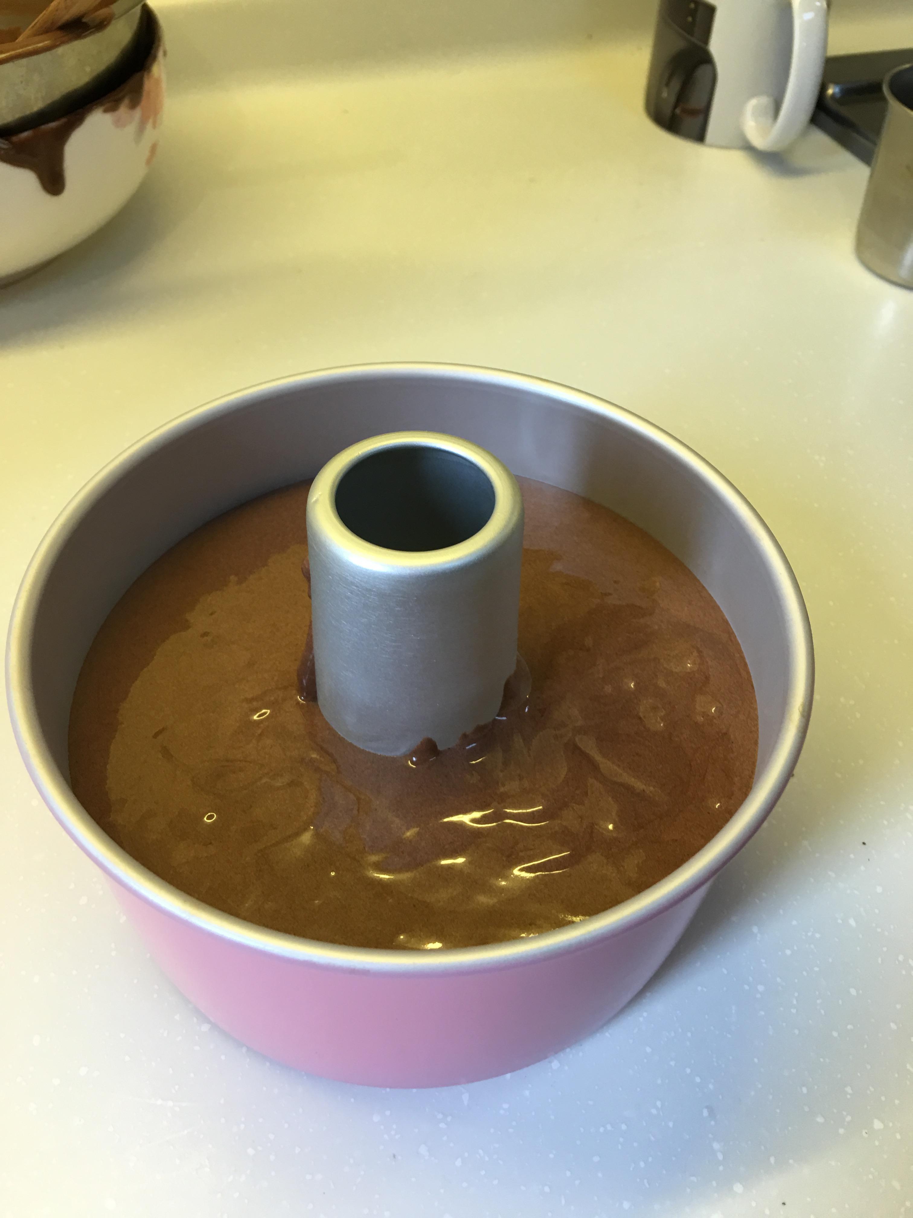 濃醇巧克力戚風蛋糕的做法 步骤11