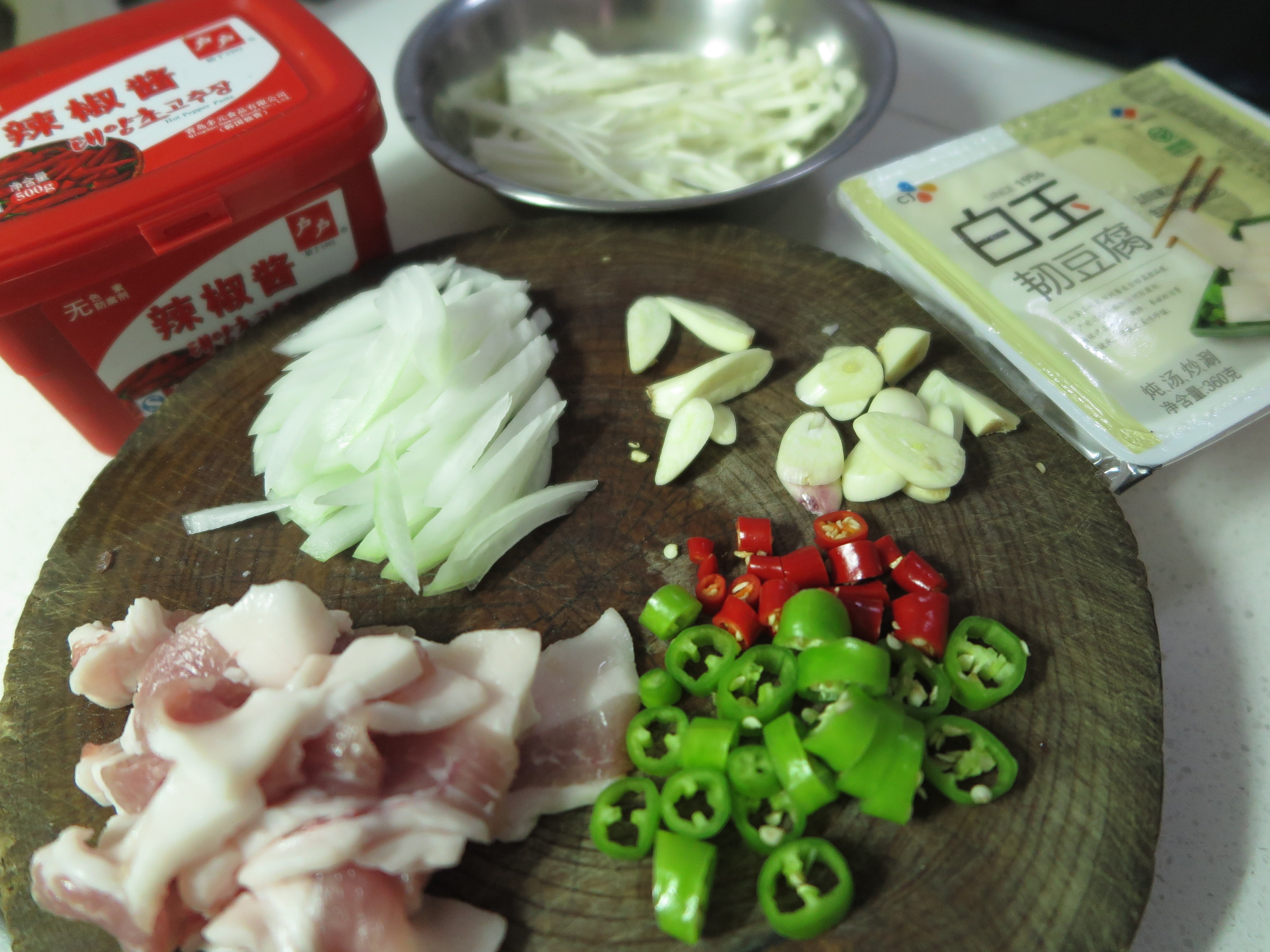 韓式辣白菜豆腐湯的做法 步骤1