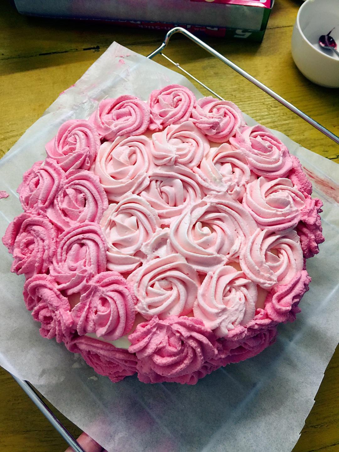 粉色漸變玫瑰花蛋糕的做法 步骤2