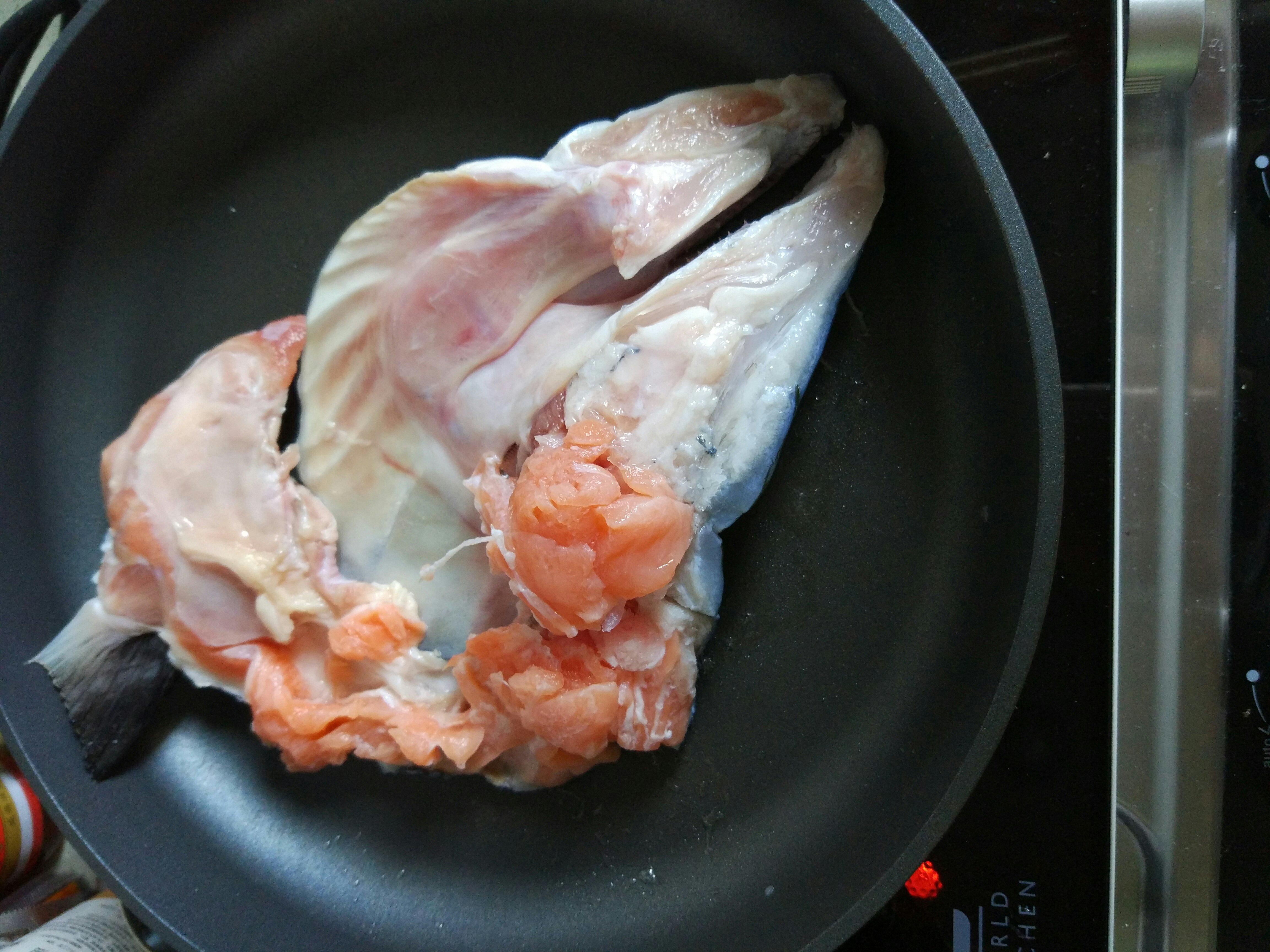 寶寶輔食～三文魚湯的做法 步骤3