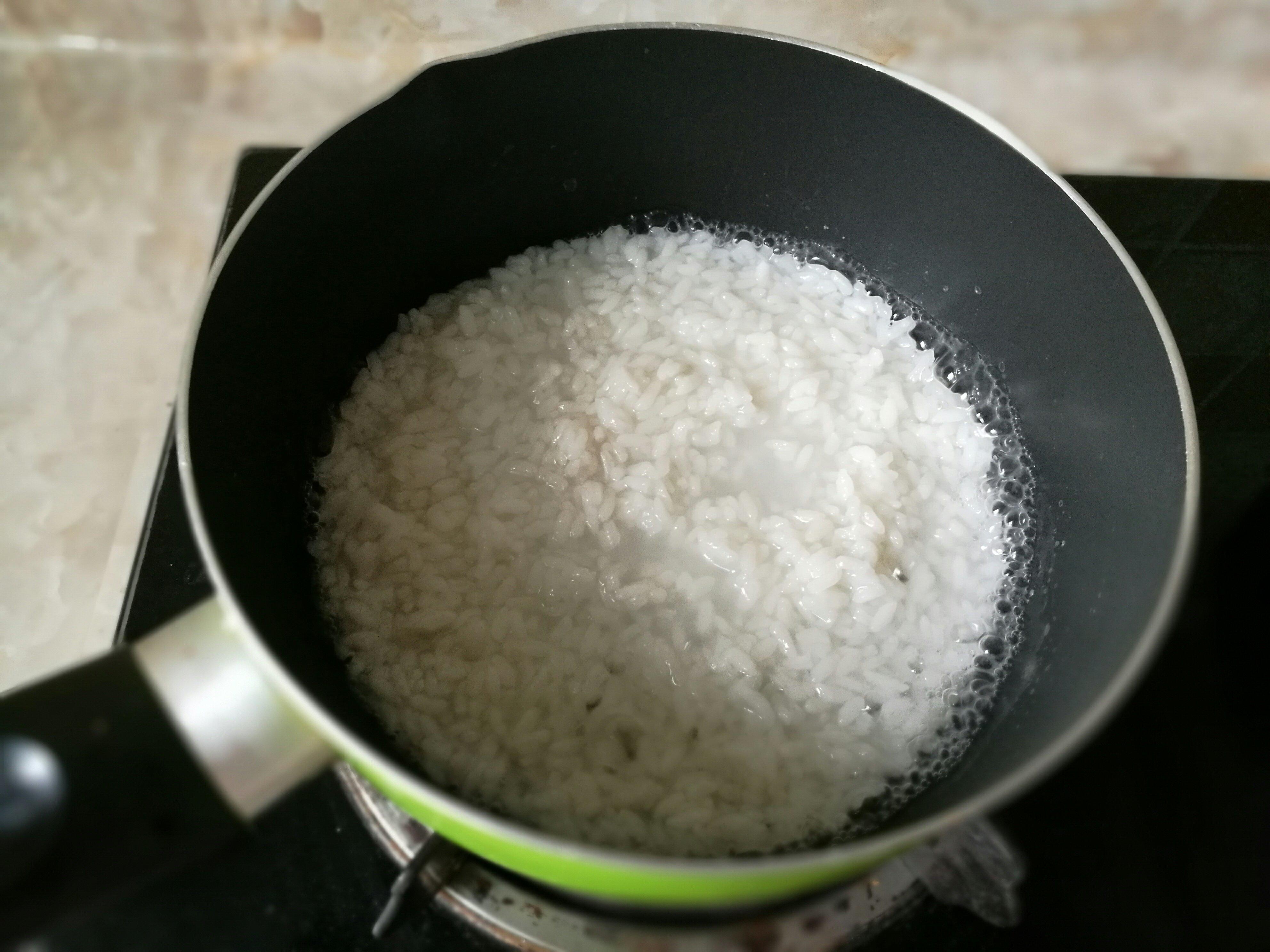 米飯蔬菜蛋餅的做法 步骤3