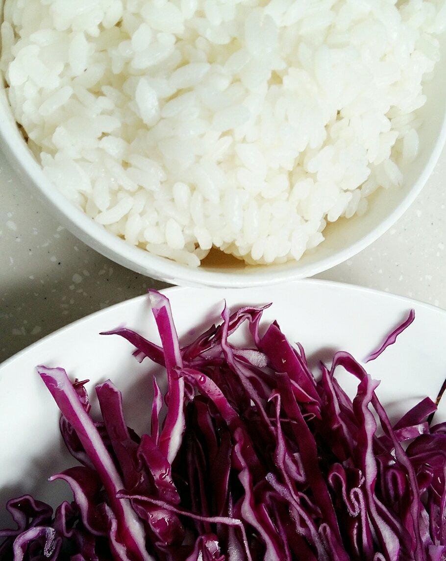 紫甘藍炒飯的做法 步骤2