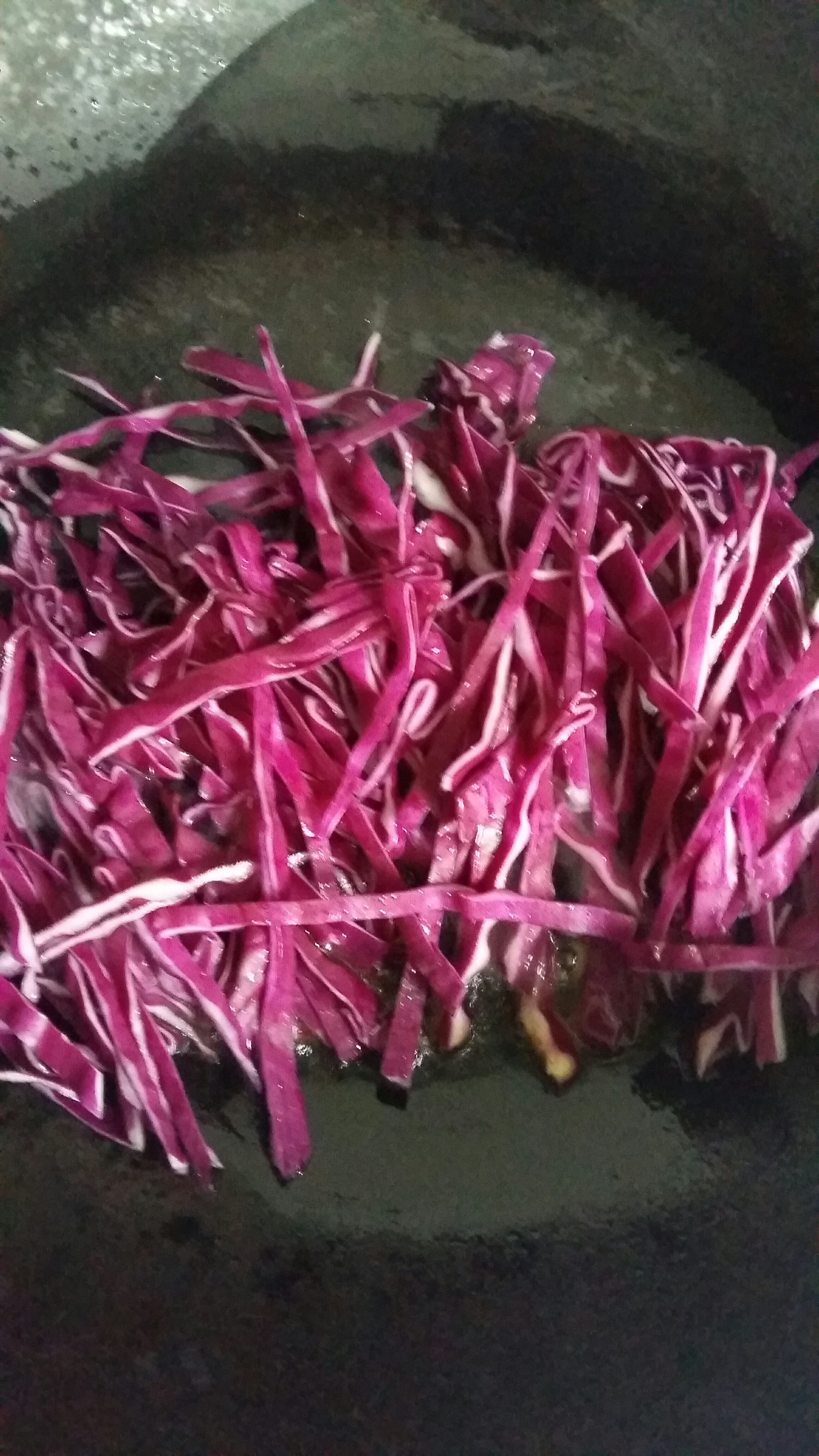 紫甘藍炒飯的做法 步骤3