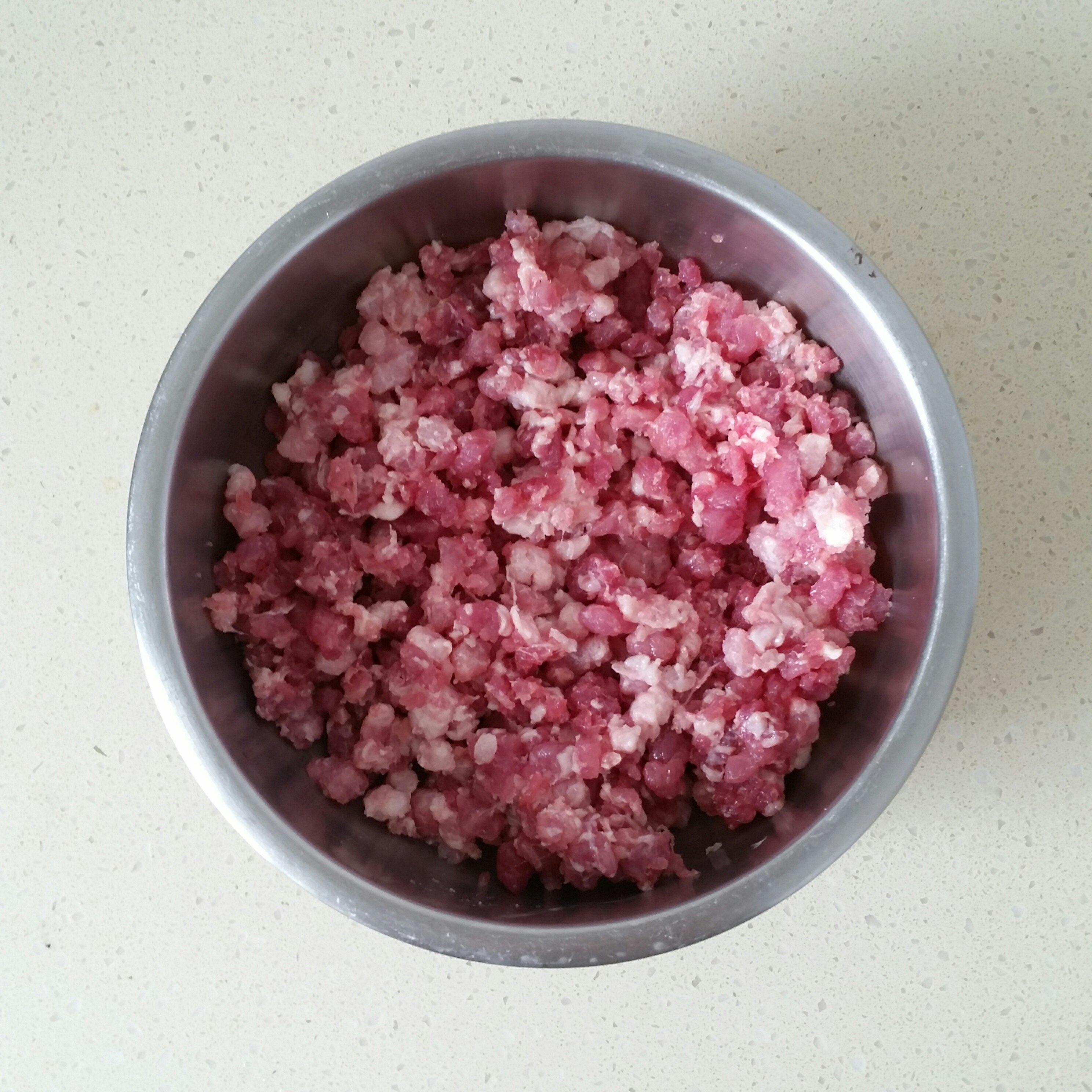 杏鮑菇豬肉水餃的做法 步骤1
