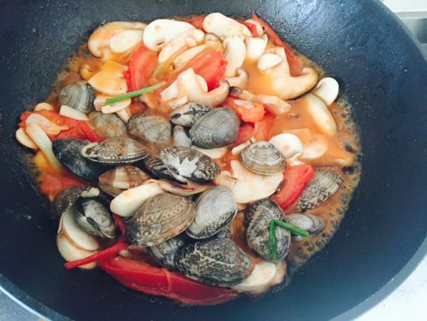 海鮮蘑菇面－阿Q私家小廚的做法 步骤5