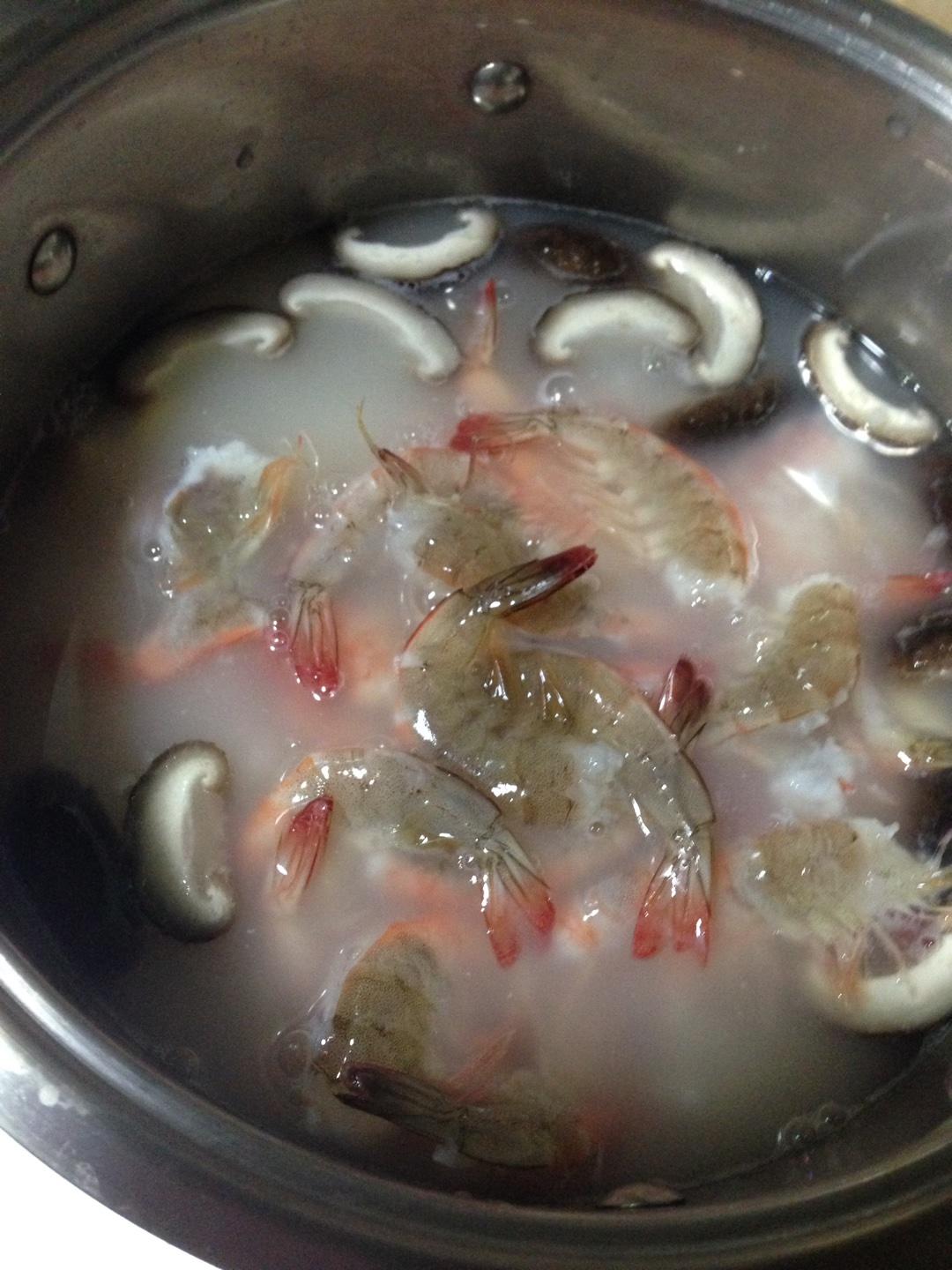 家常系列之—鮮蝦粥的做法 步骤2