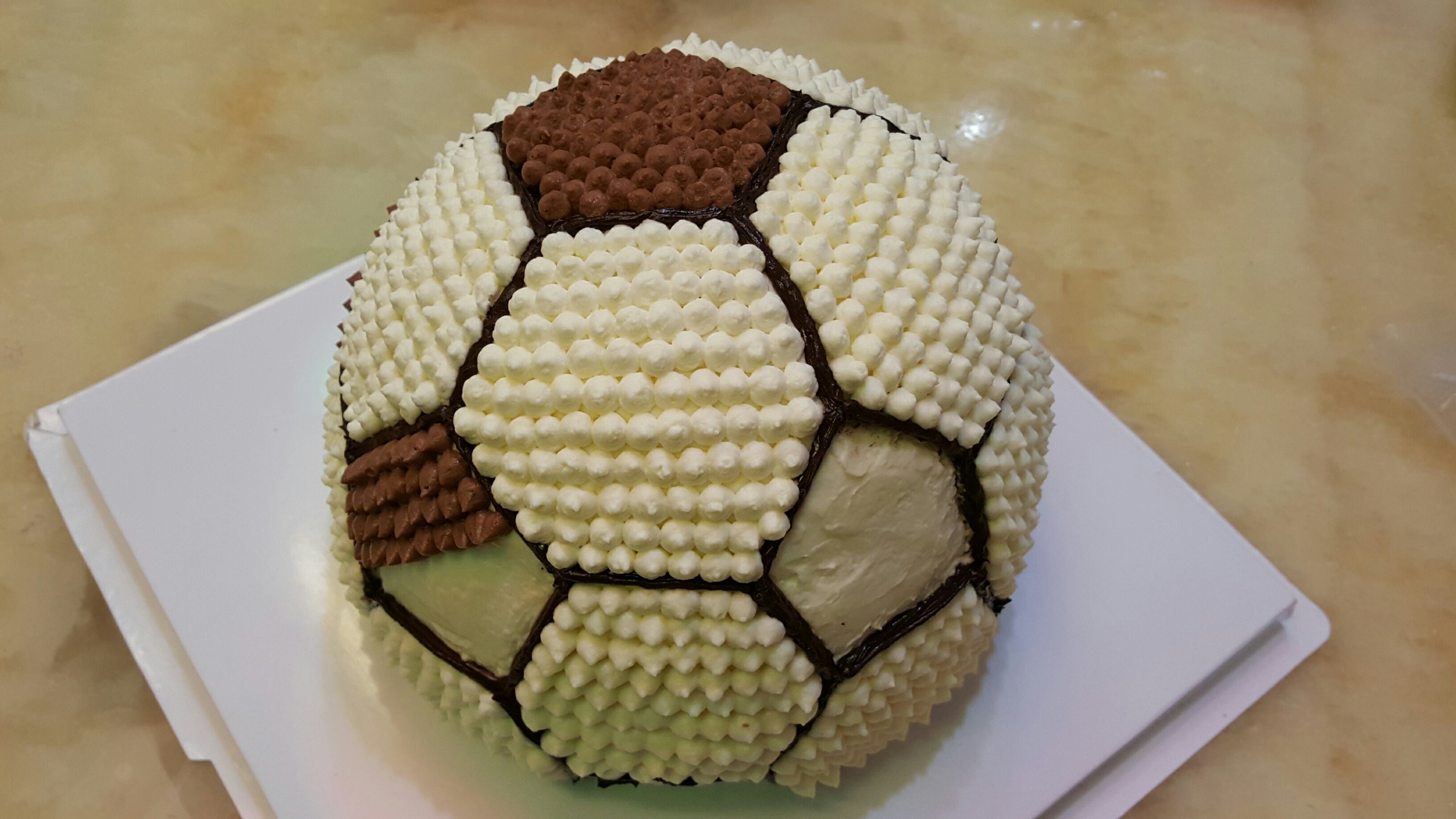 足球生日蛋糕的做法 步骤4
