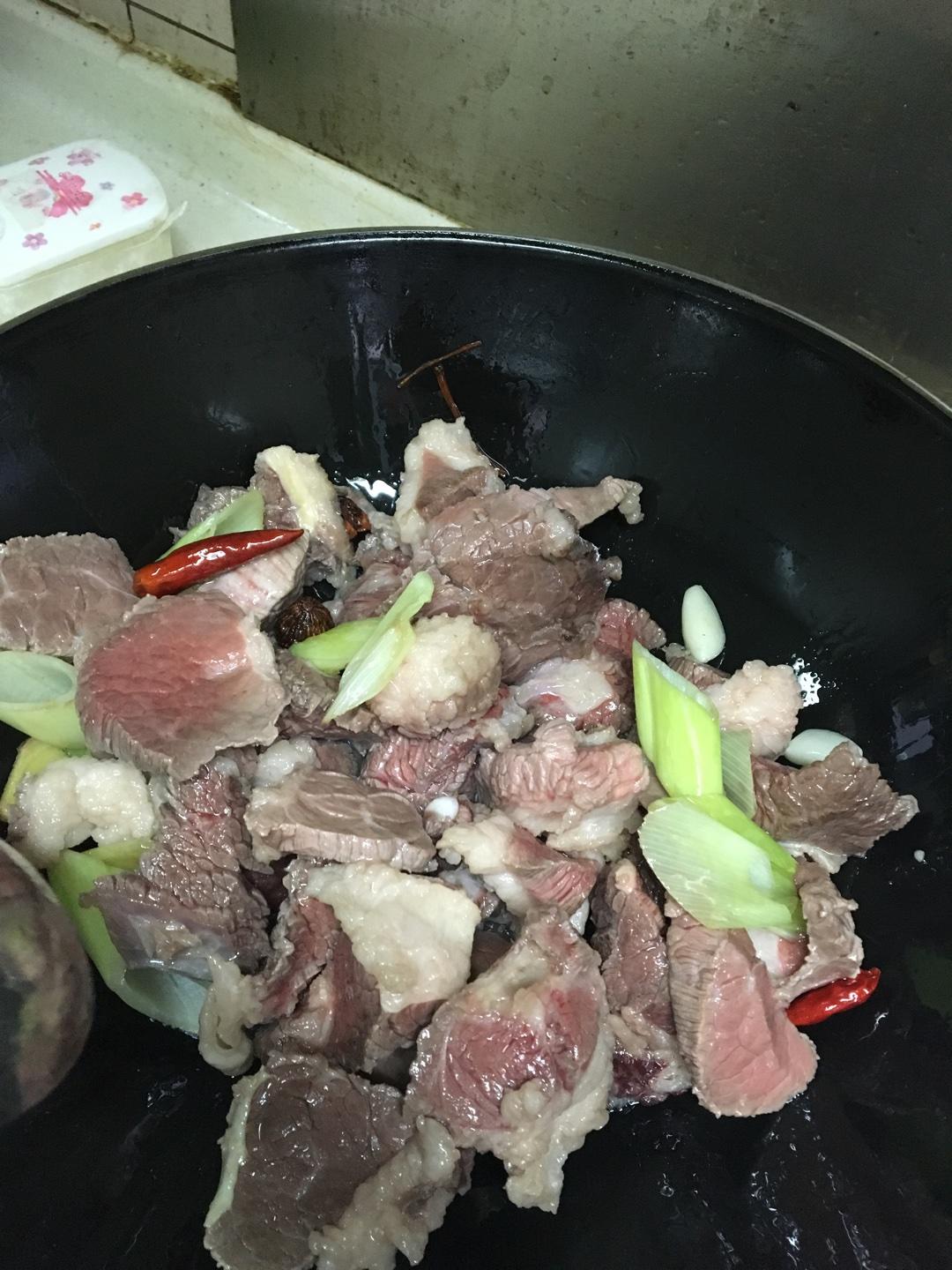 家常紅燒牛肉的做法 步骤4