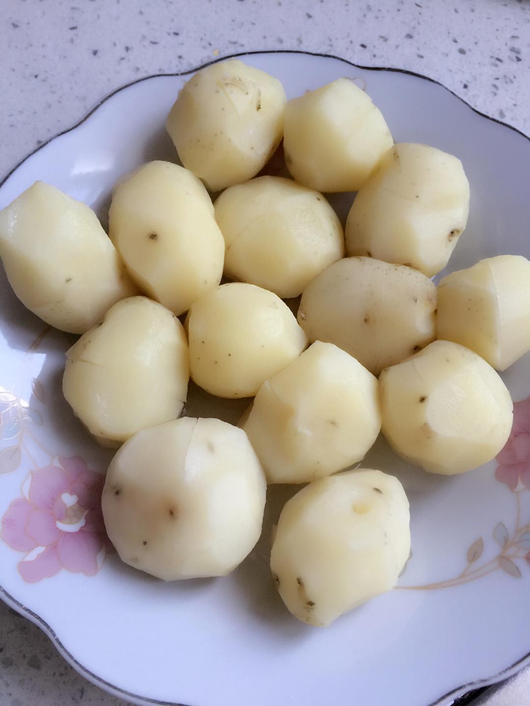香煎小土豆（寶寶版）的做法 步骤1