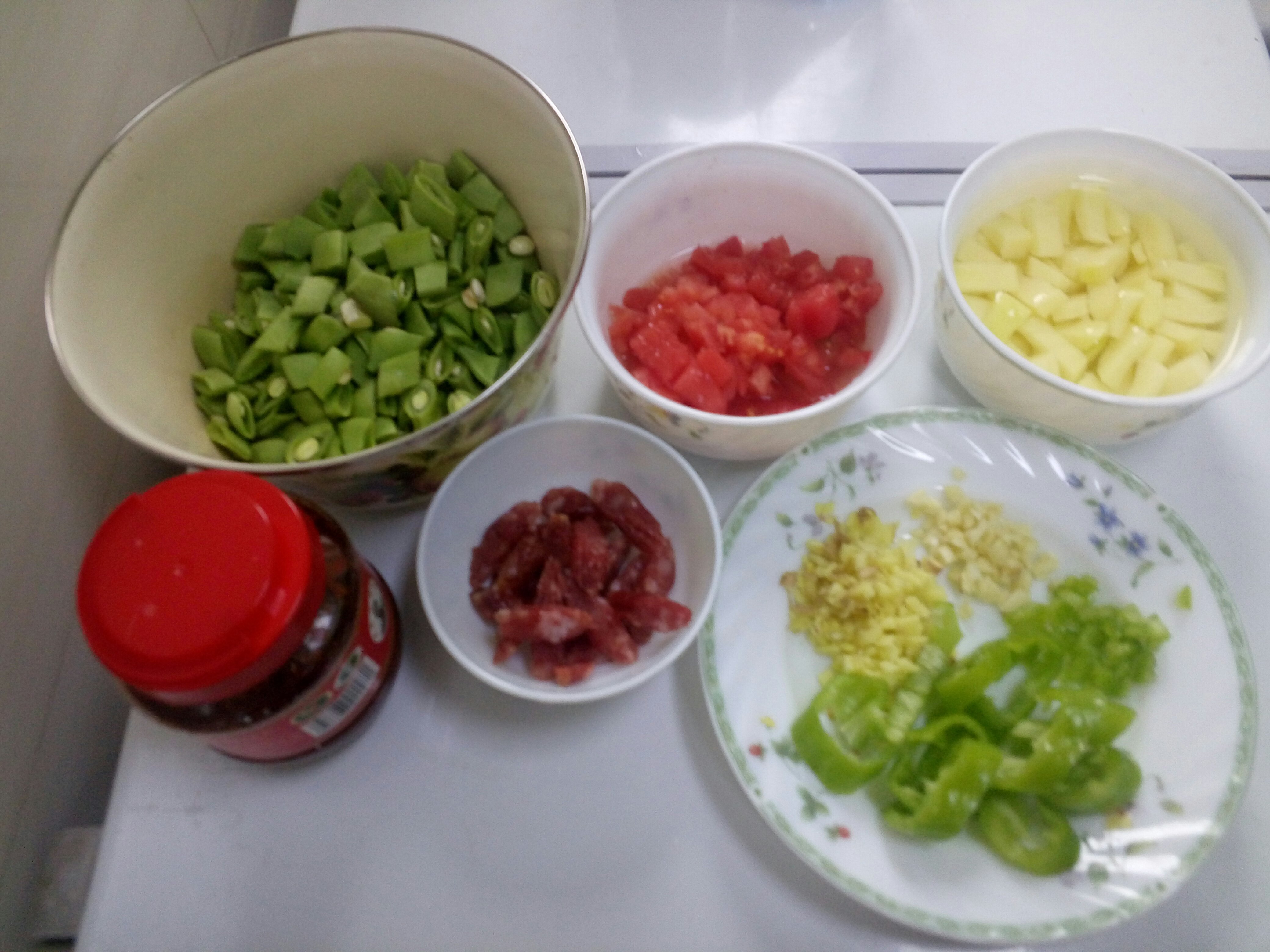 番茄土豆豆角臘肉燜飯（適用各種燜飯）的做法 步骤1