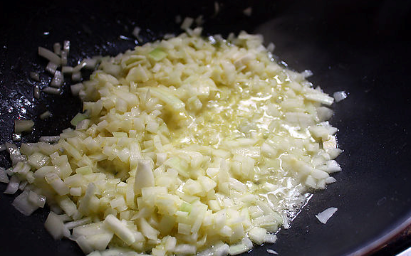 鮮菇奶油燉飯的做法 步骤2
