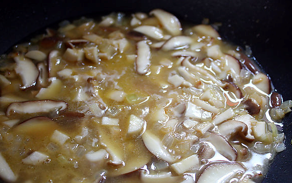鮮菇奶油燉飯的做法 步骤5