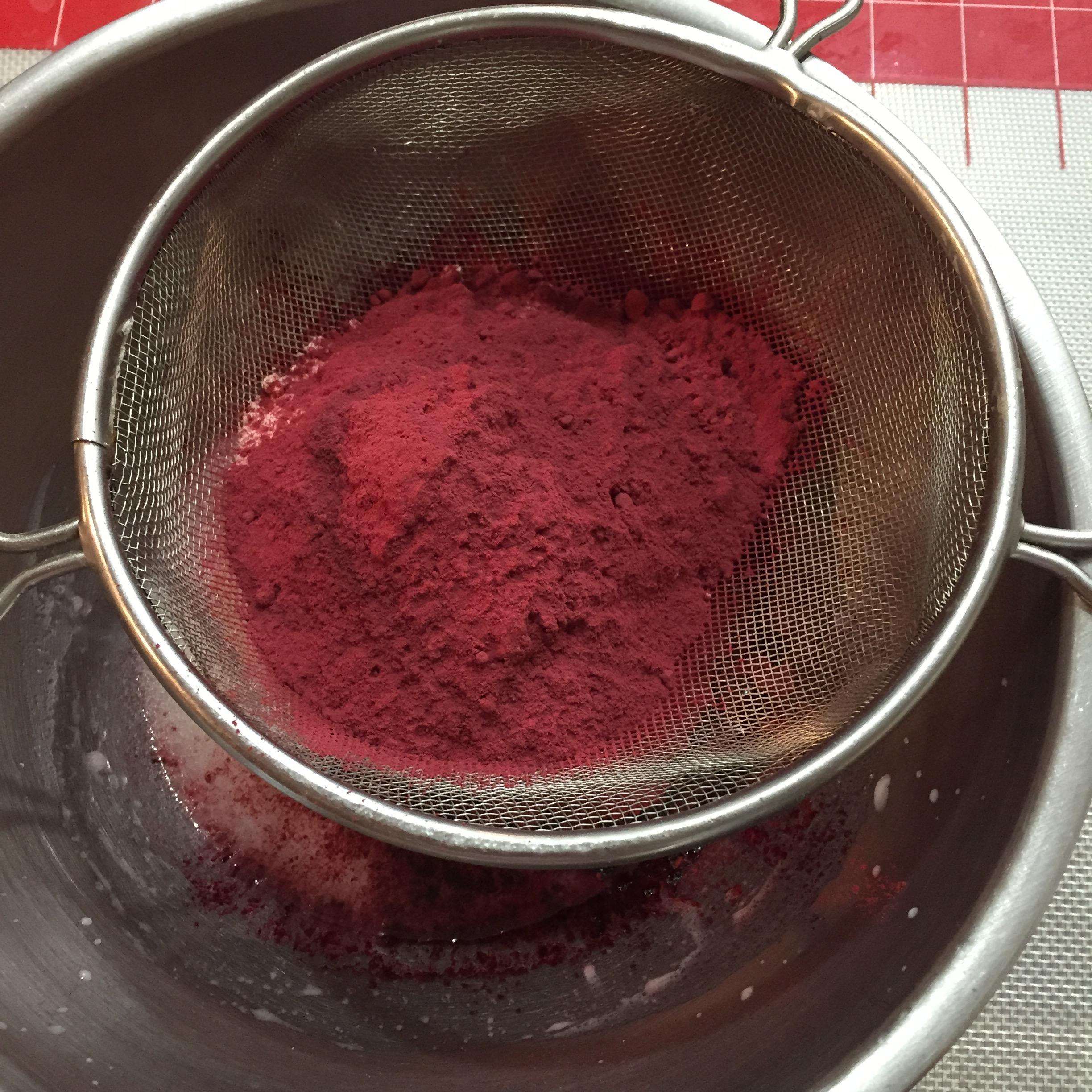 偽紅絲絨蛋糕卷-----紅甜菜根蛋糕卷的做法 步骤1