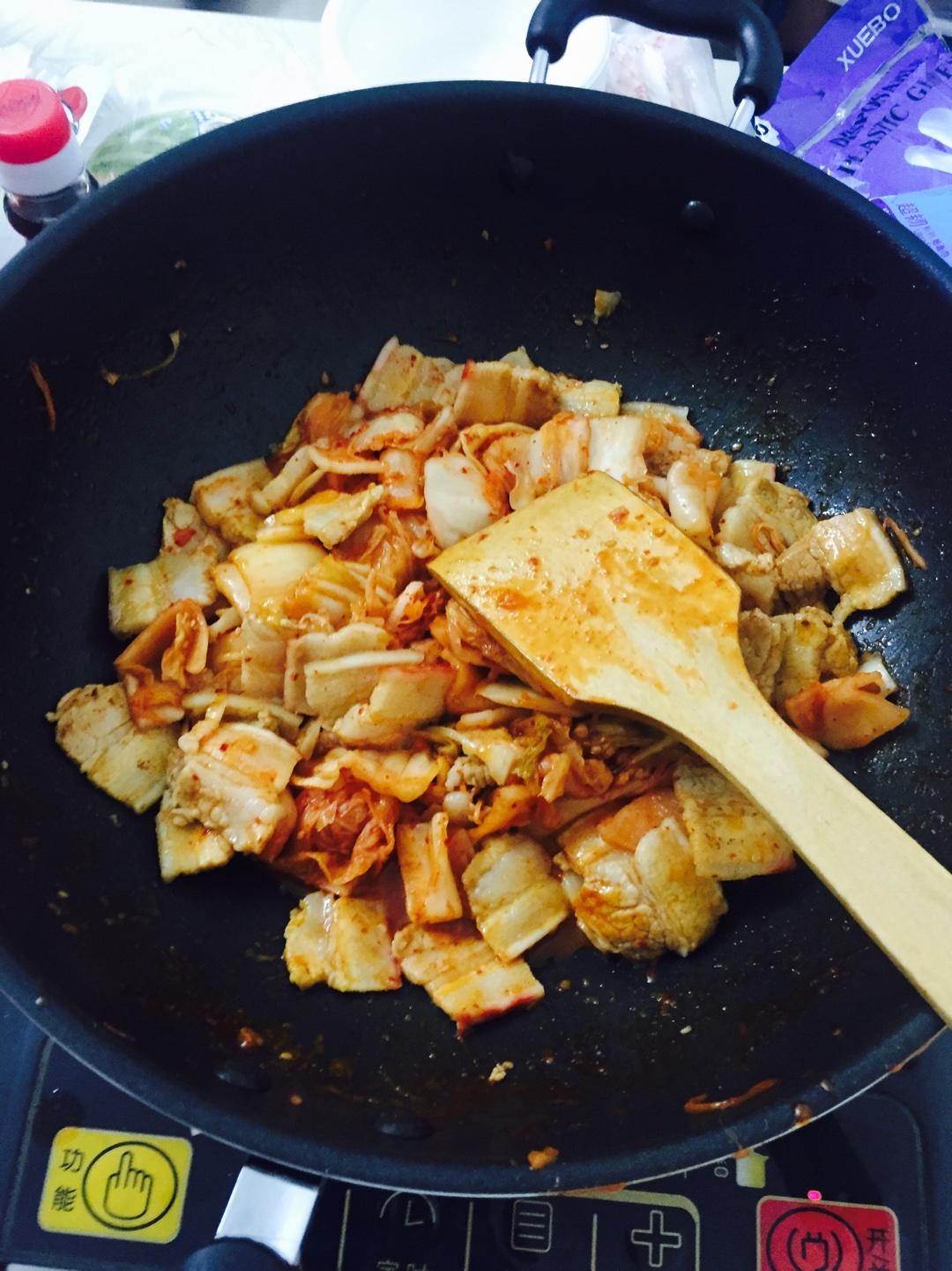 韓式泡菜炒五花肉的做法 步骤2