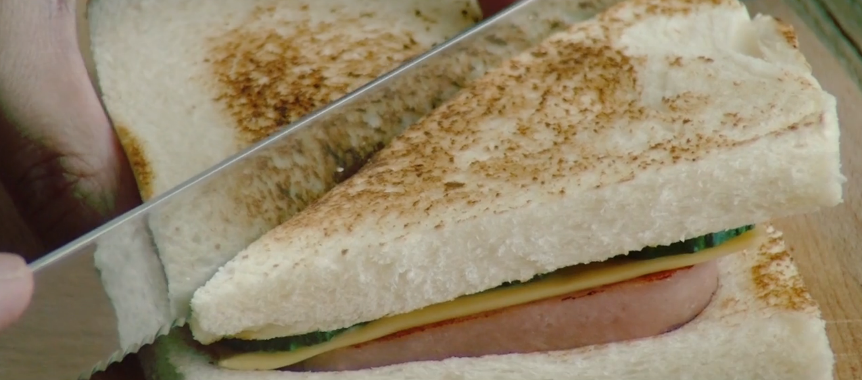早餐：火腿芝士黃瓜三明治的做法 步骤7