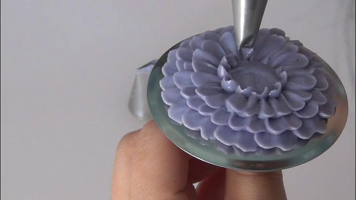 韓式裱花之藍盆花做法的做法 步骤10
