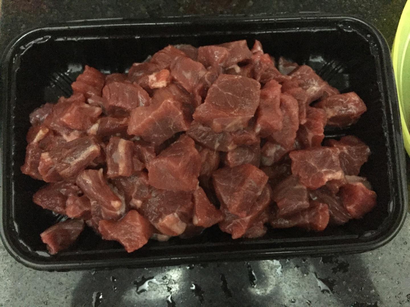 洋蔥咖哩炒牛肉的做法 步骤1