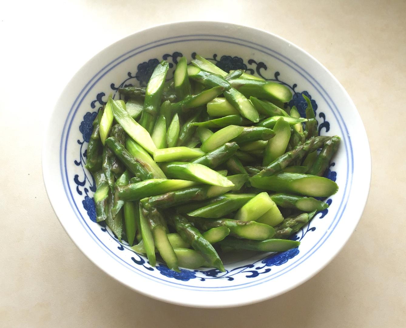 入門級簡單小炒素菜--清炒蘆筍的做法 步骤2