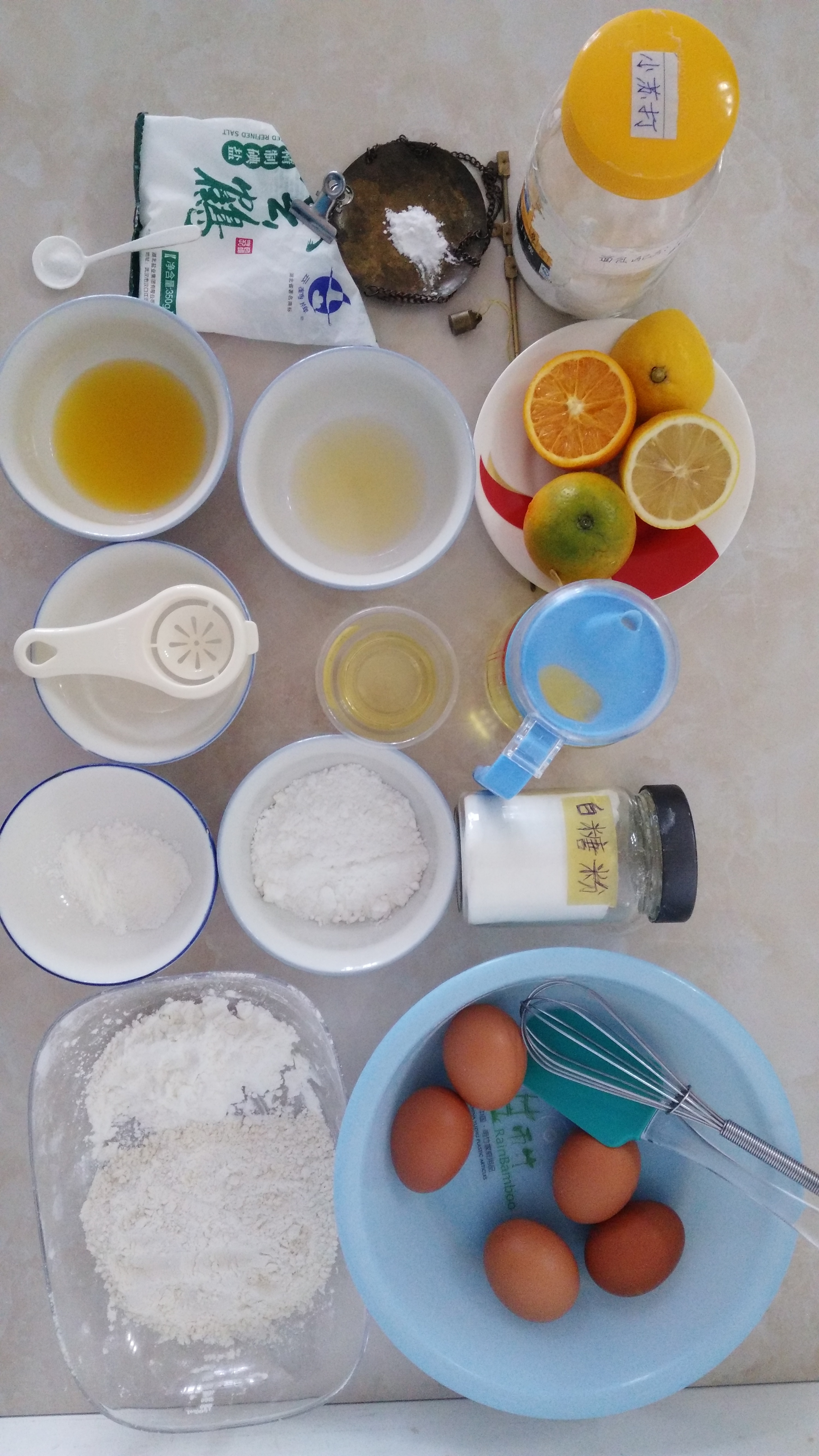 果汁戚風蛋糕（低糖低油+普通麪粉）8寸和9寸配方的做法 步骤1