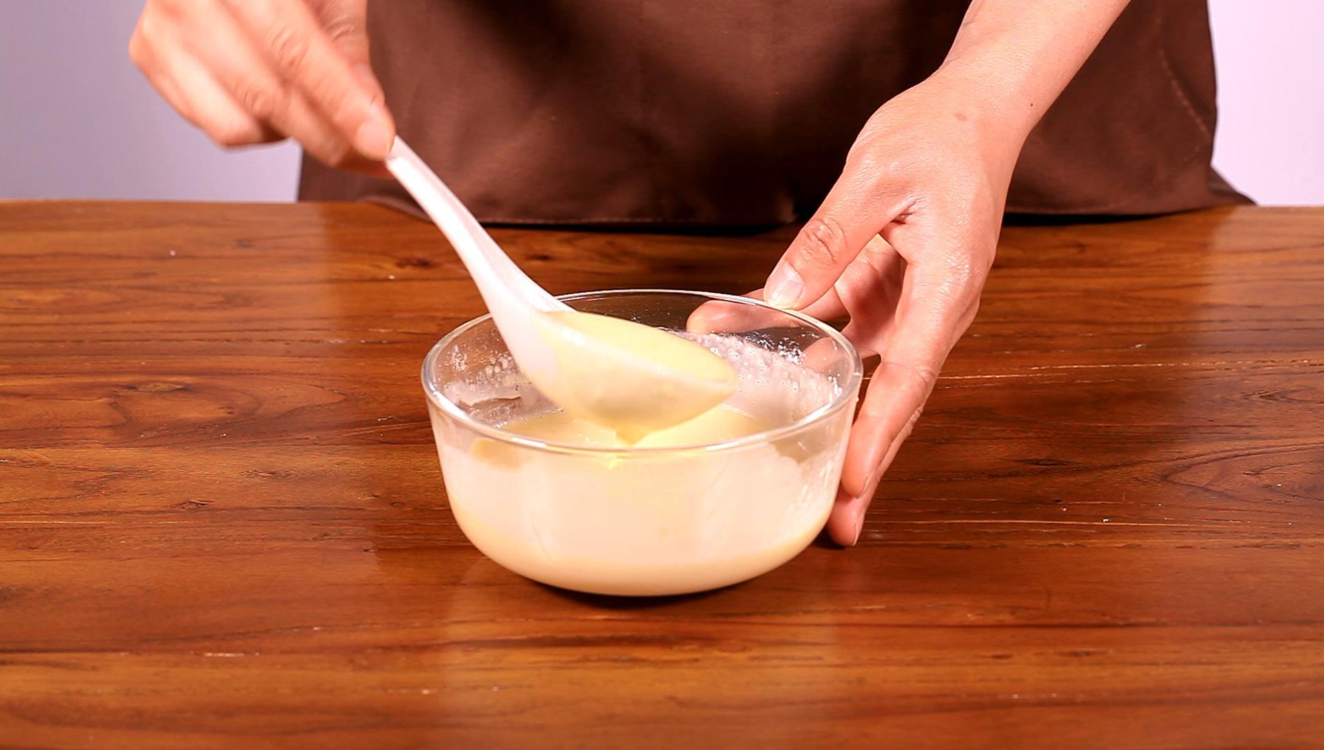 家有平底鍋 就能做的美味甜品—芒果班戟的做法 步骤3