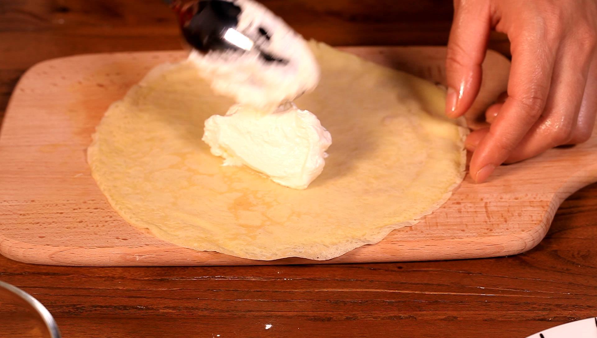 家有平底鍋 就能做的美味甜品—芒果班戟的做法 步骤11