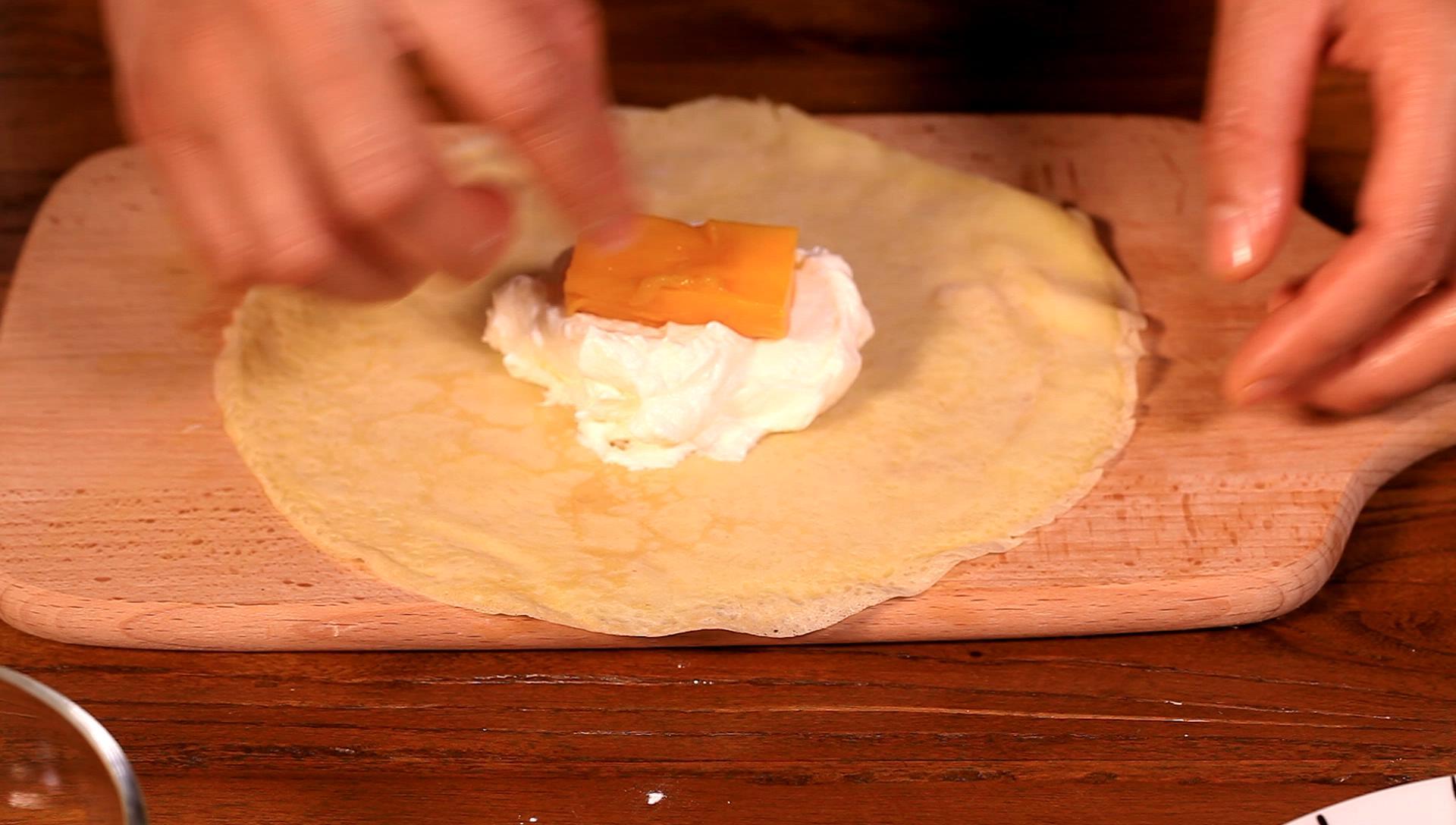 家有平底鍋 就能做的美味甜品—芒果班戟的做法 步骤12