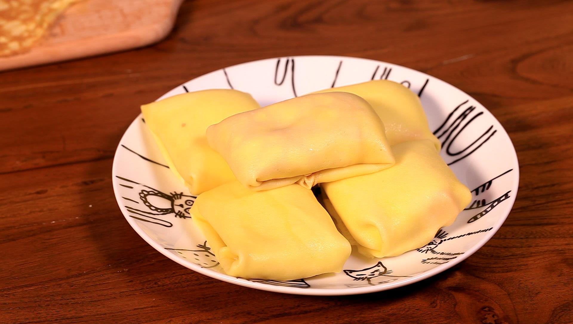 家有平底鍋 就能做的美味甜品—芒果班戟的做法 步骤13