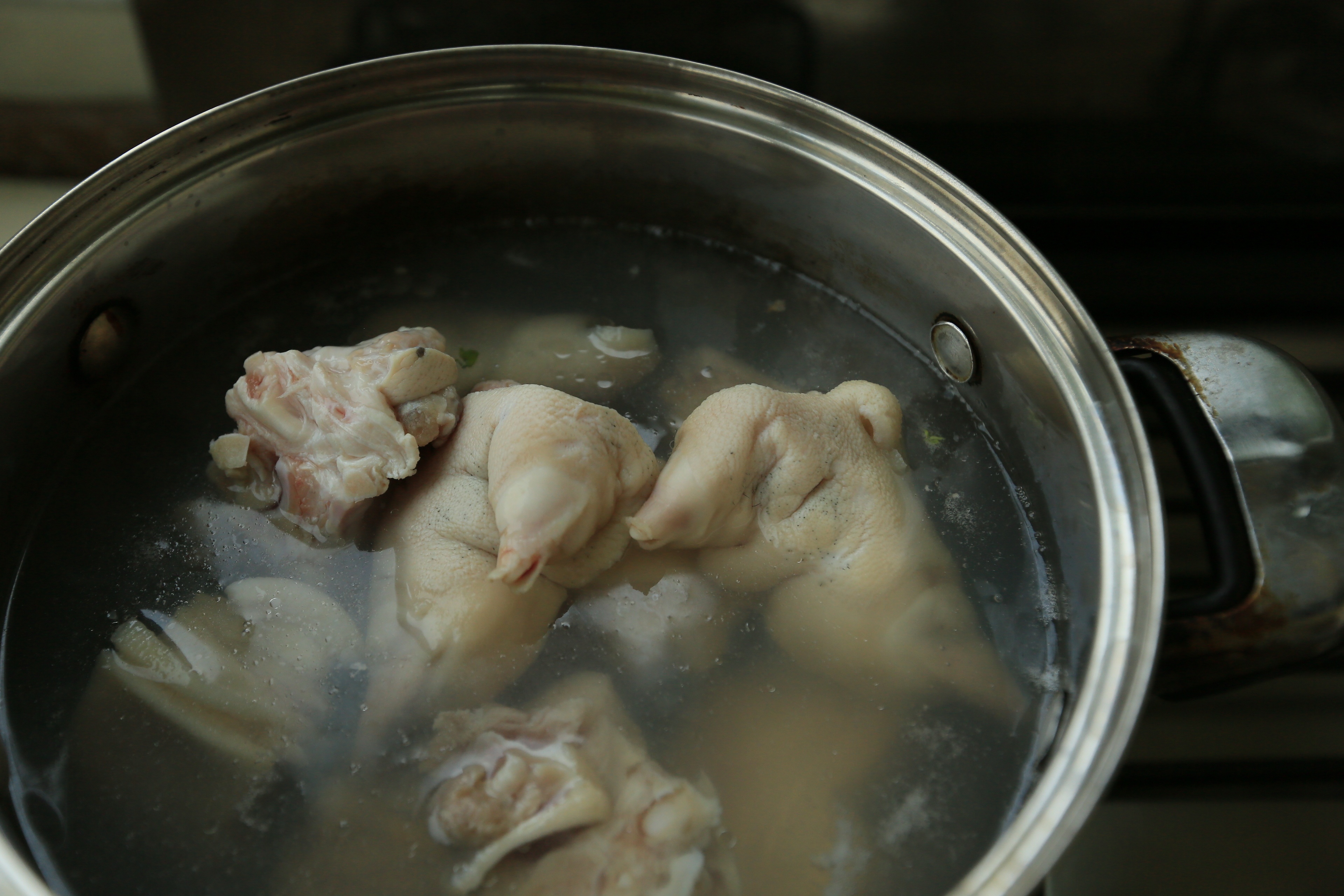 【一道菜解決一頓飯】臺式豆角幹燉豬蹄的做法 步骤3