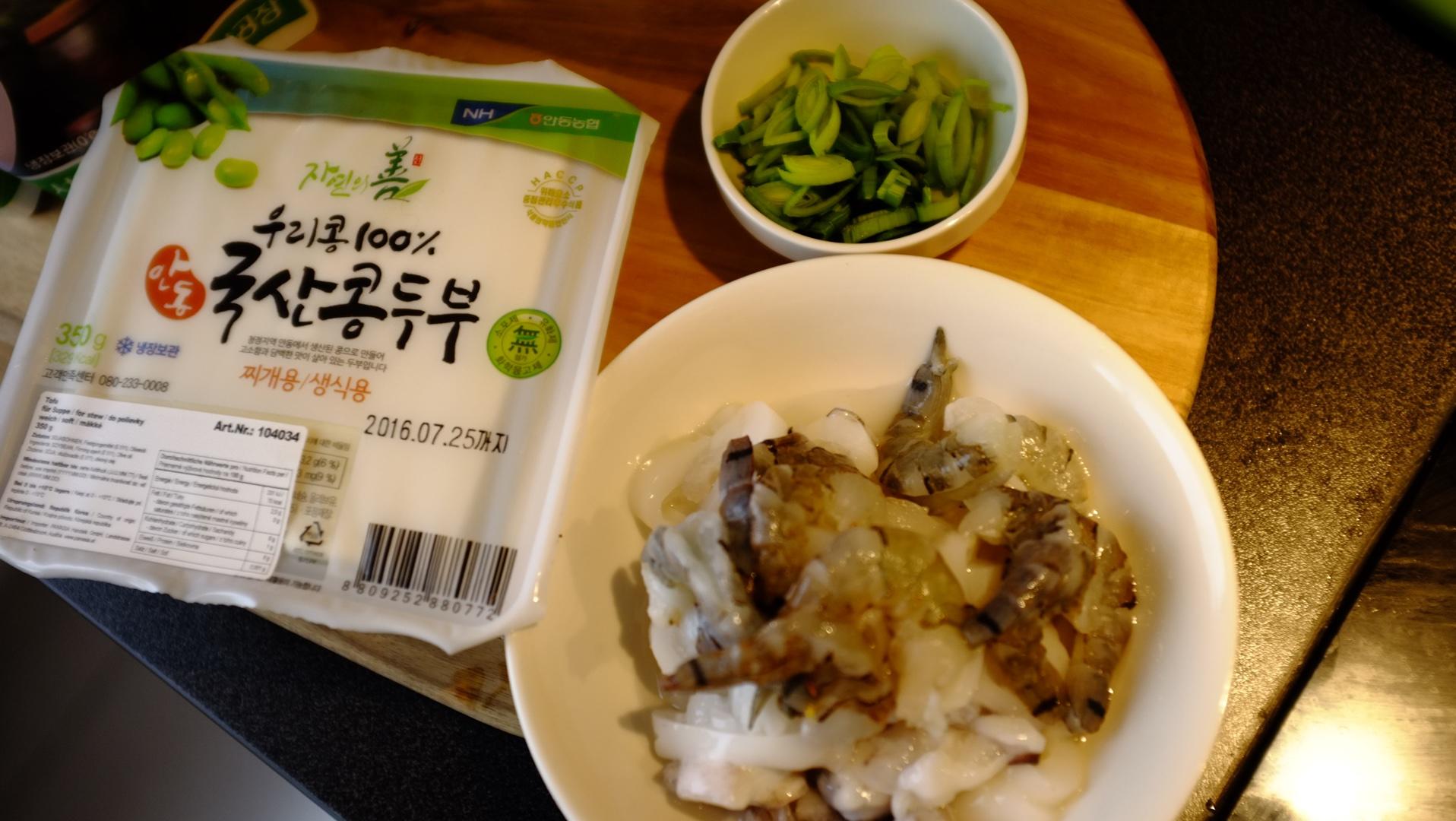 韓式辣白菜海鮮湯的做法 步骤2