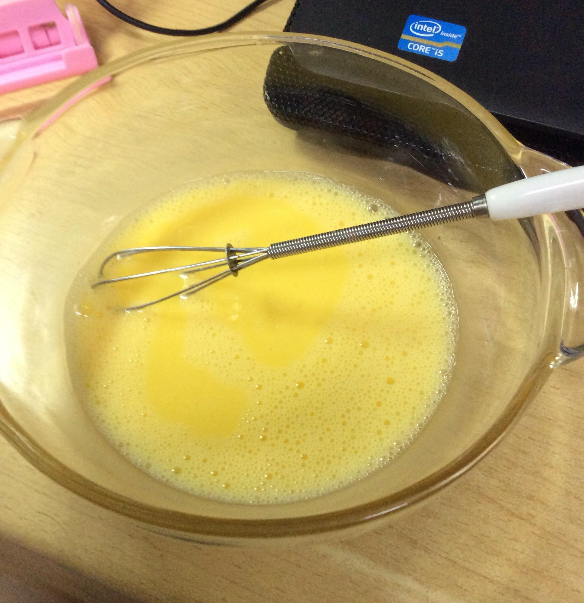 迷之大學生活電飯煲食譜之蛋花米酒的做法 步骤1