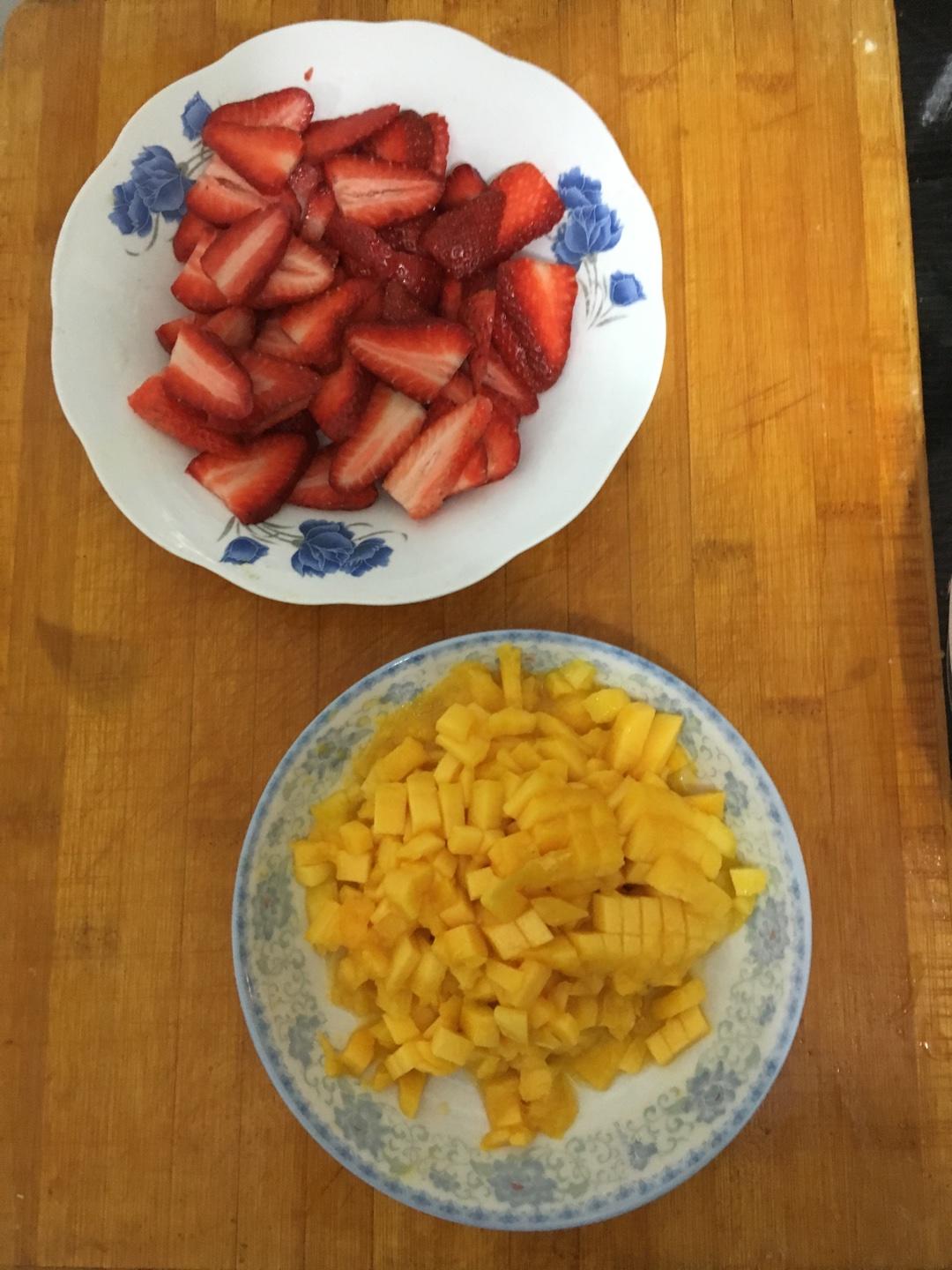 草莓芒果蛋糕的做法 步骤2