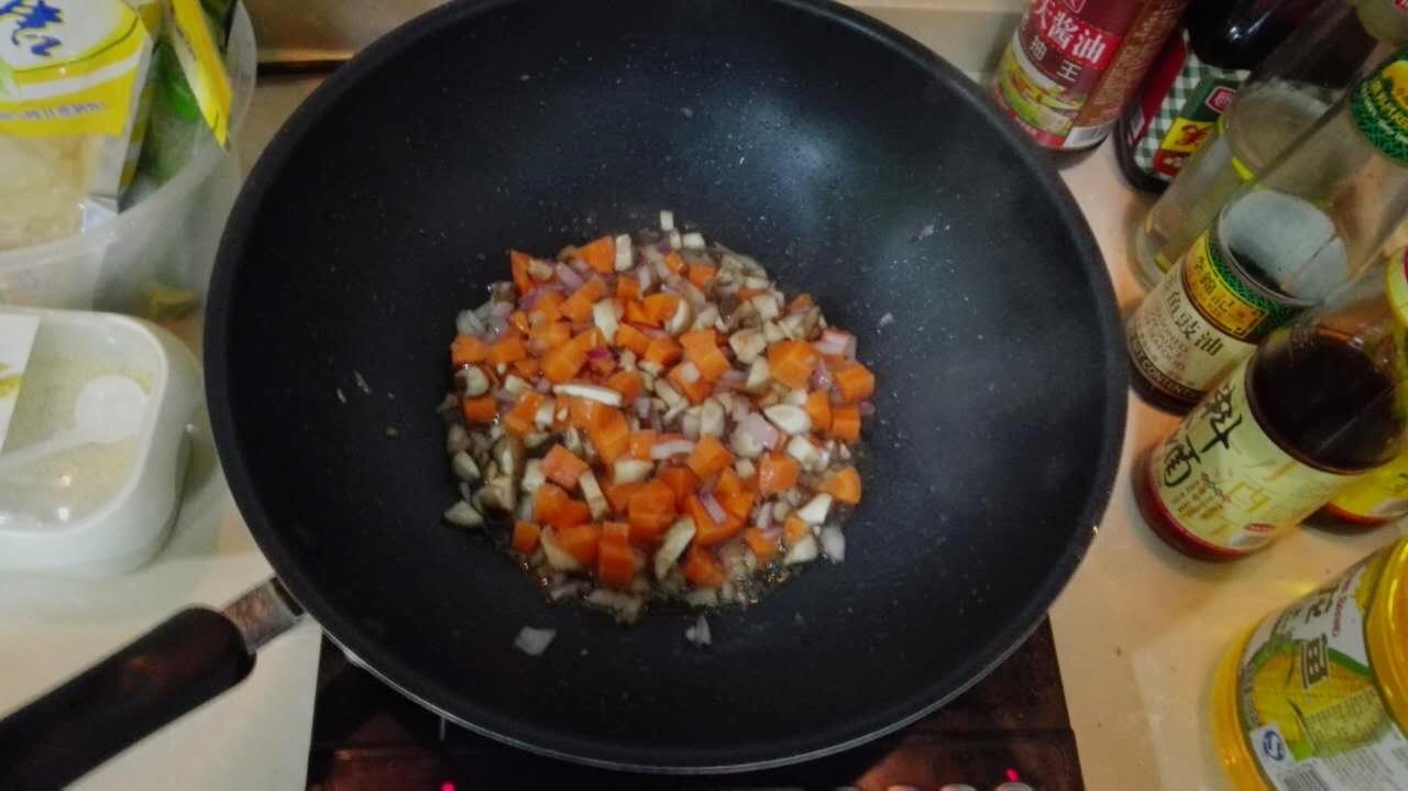 電壓力鍋蘿蔔香菇排骨燜飯的做法 步骤3