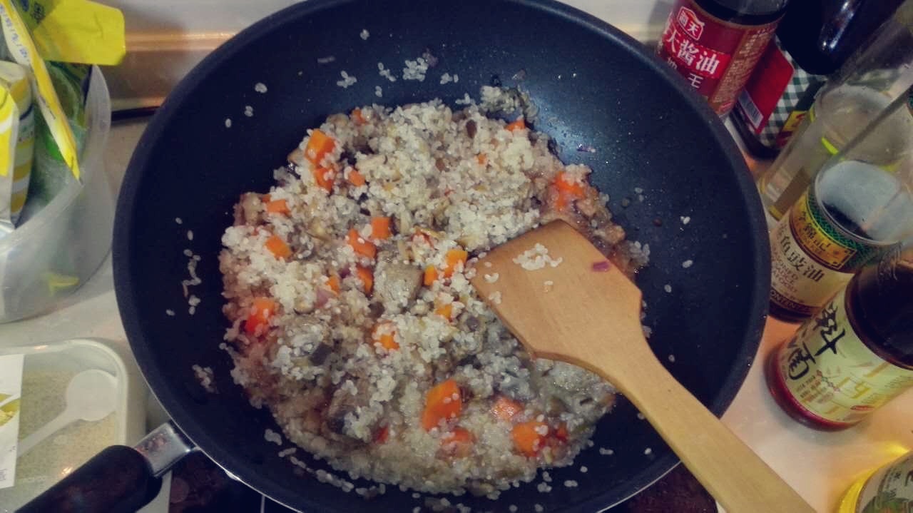 電壓力鍋蘿蔔香菇排骨燜飯的做法 步骤4