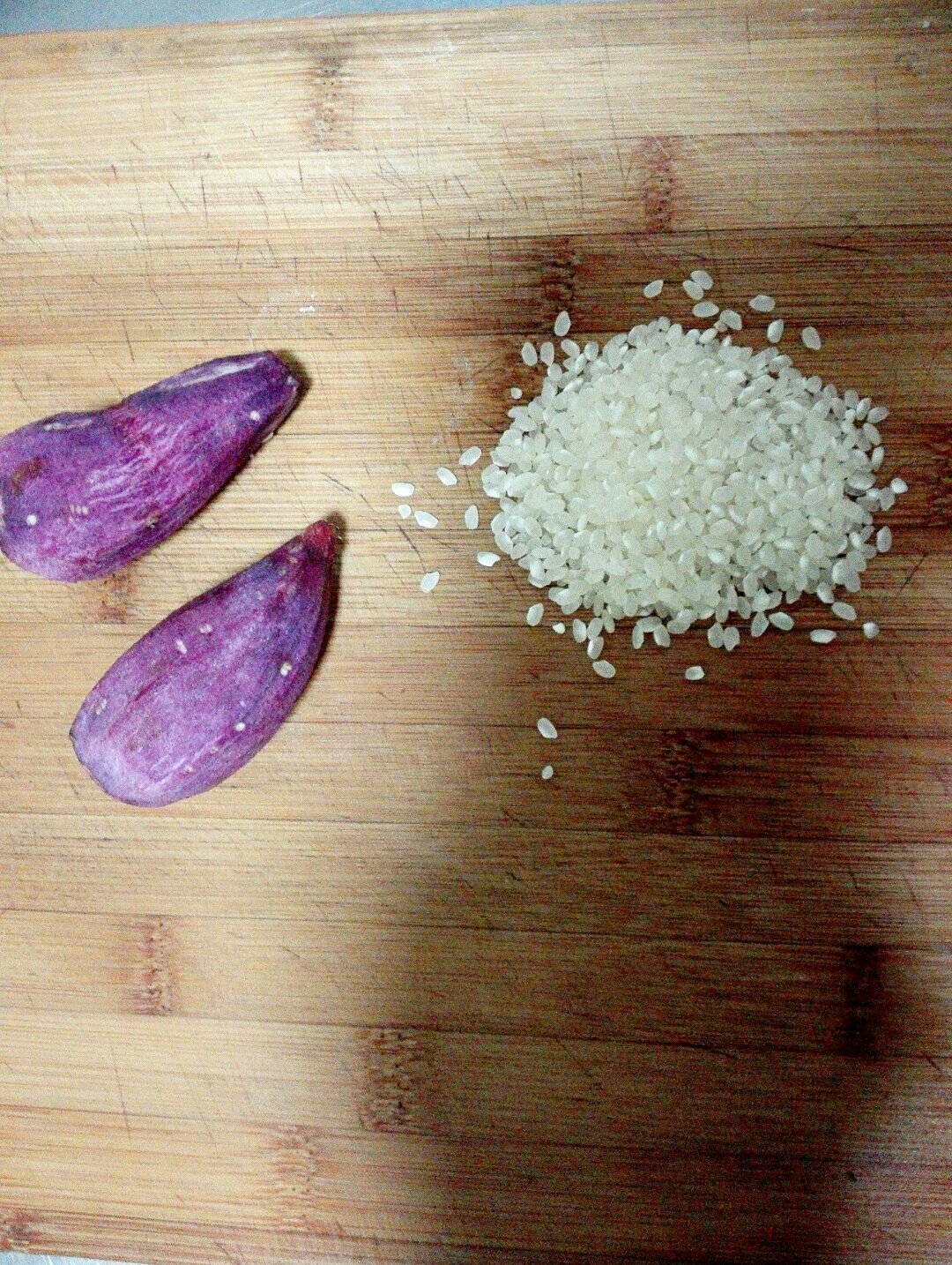 糊糊輔食之：紫薯粥的做法 步骤1