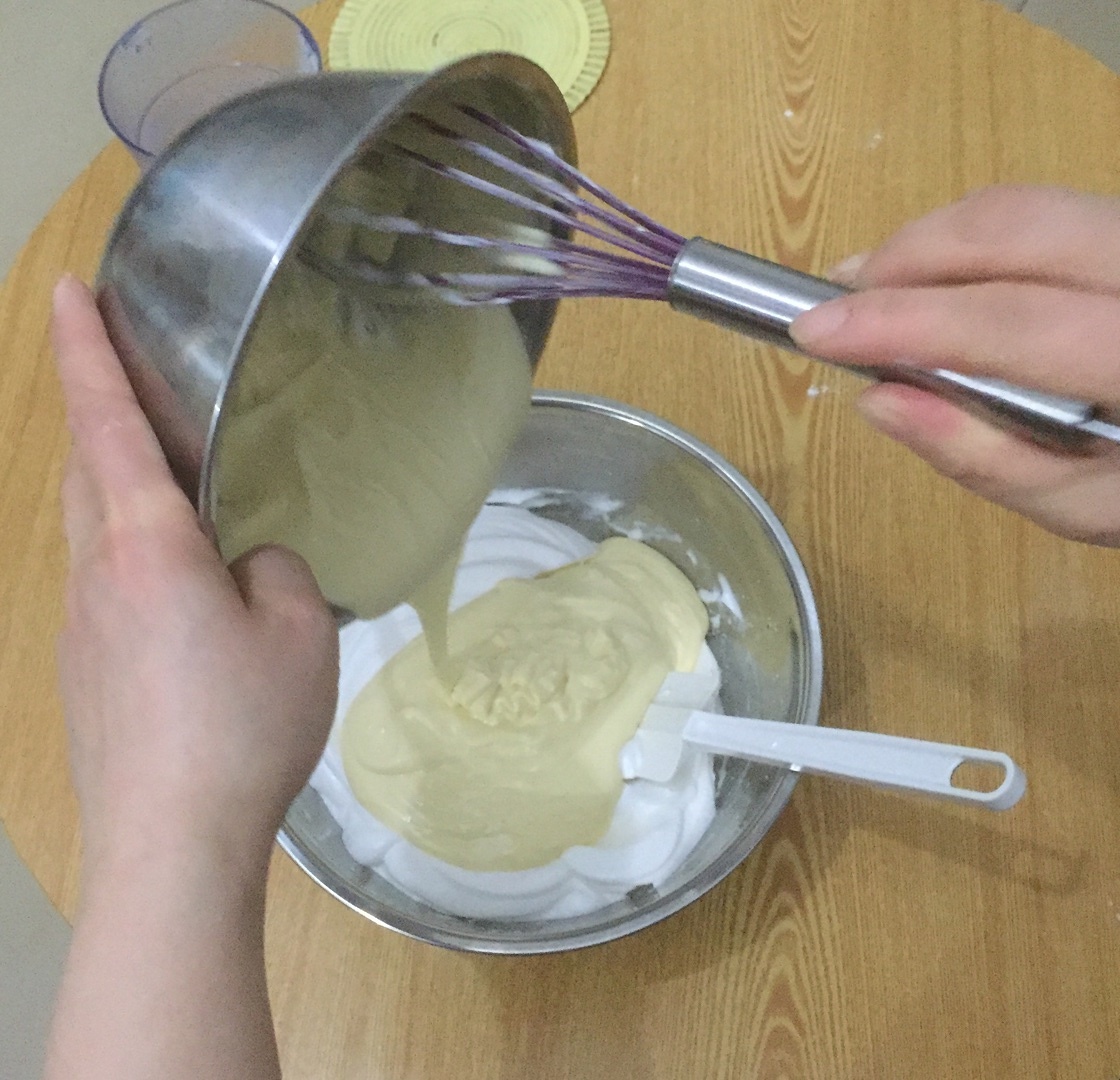 酸奶戚風蛋糕的做法 步骤9