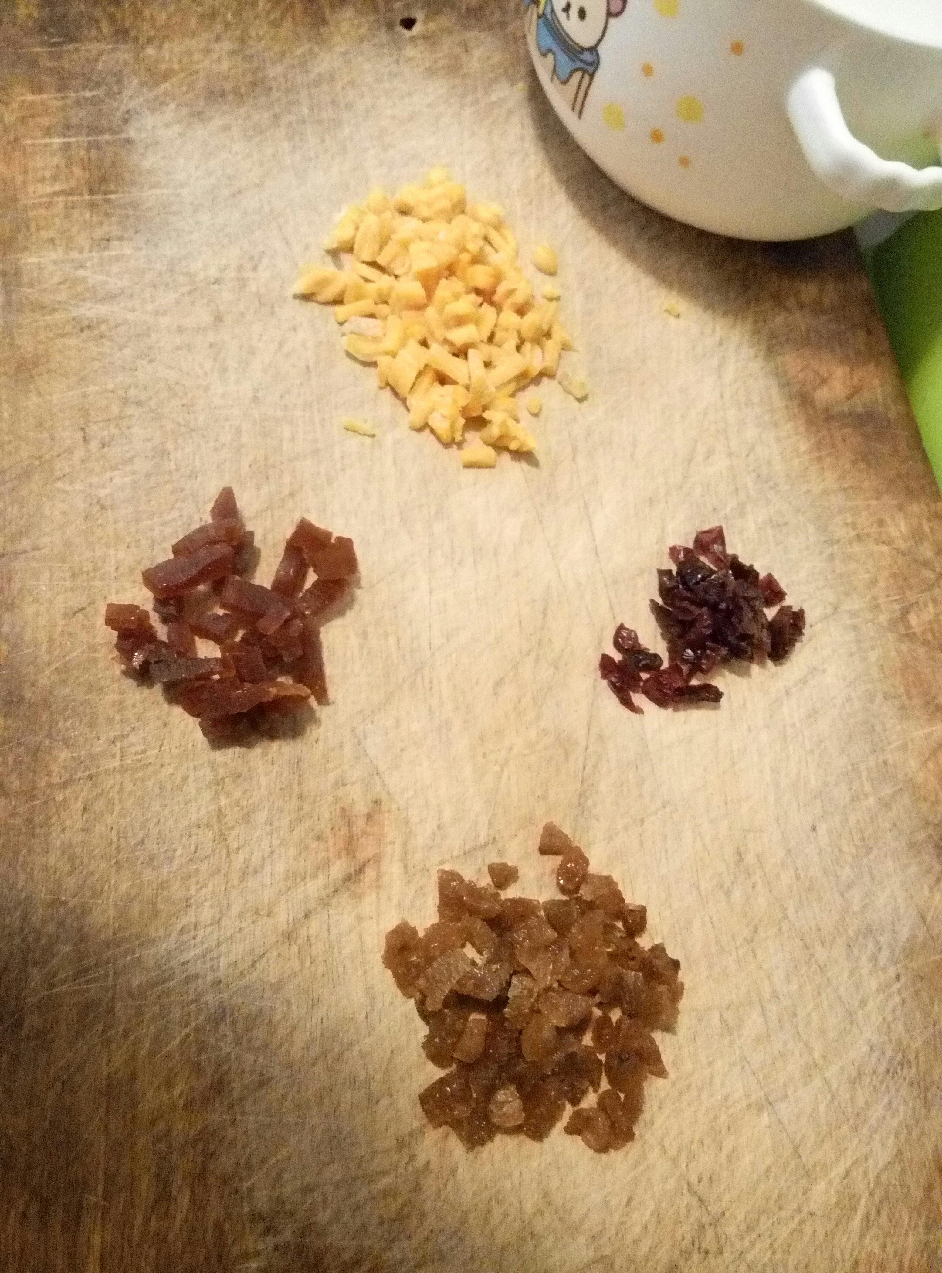 芒果山楂葡萄蔓越莓水果乳酪雞蛋卷的做法 步骤1