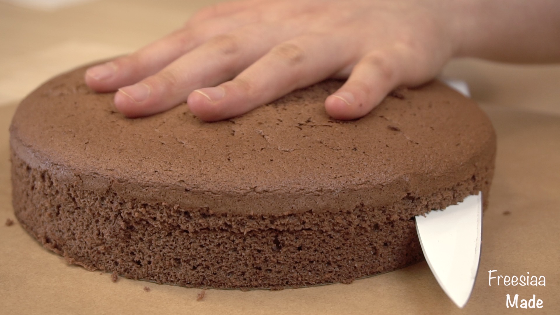 可可戚風 巧克力圍邊奶油蛋糕（視訊菜譜）的做法 步骤11