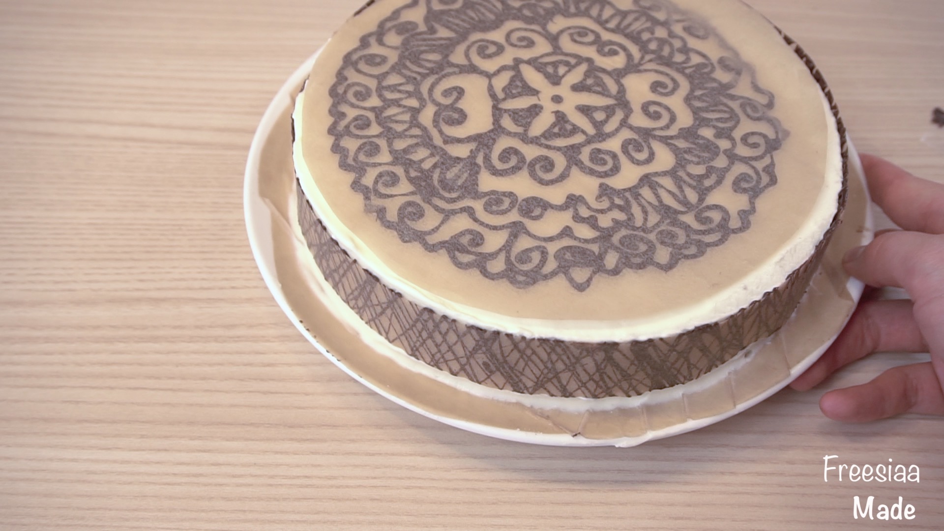 可可戚風 巧克力圍邊奶油蛋糕（視訊菜譜）的做法 步骤18