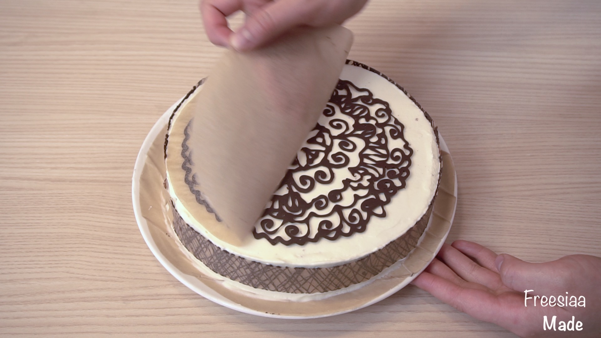 可可戚風 巧克力圍邊奶油蛋糕（視訊菜譜）的做法 步骤19