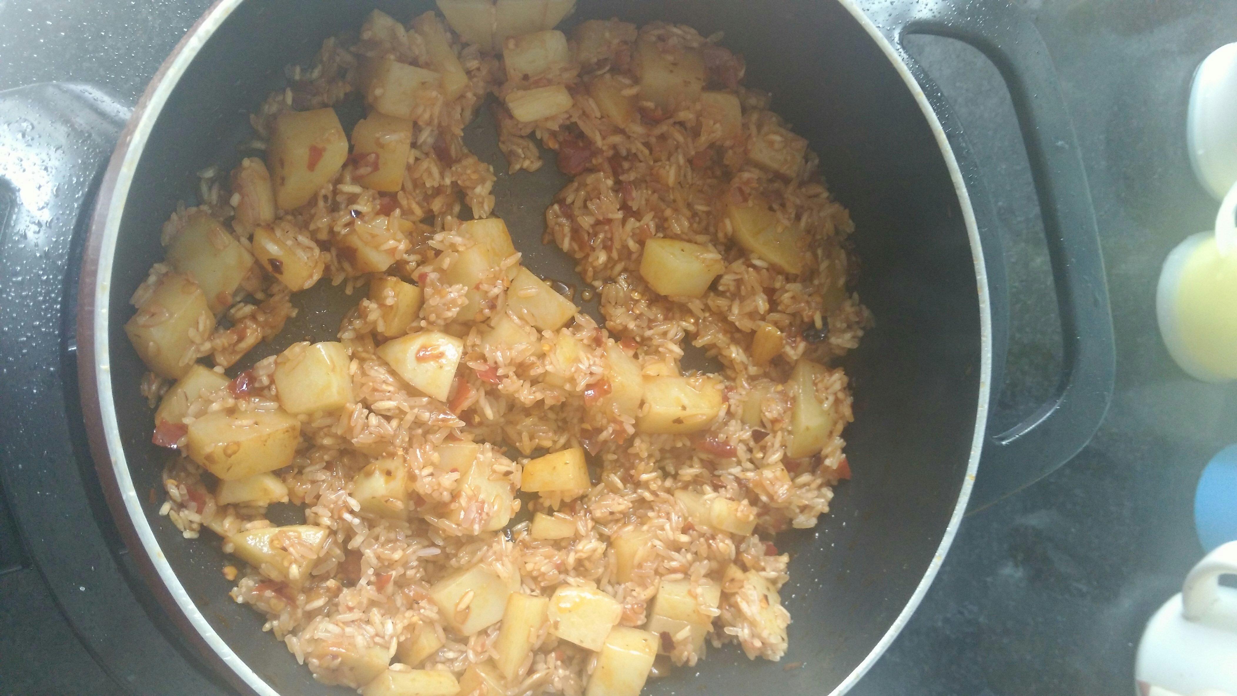 祕製土豆番茄燜飯的做法 步骤1