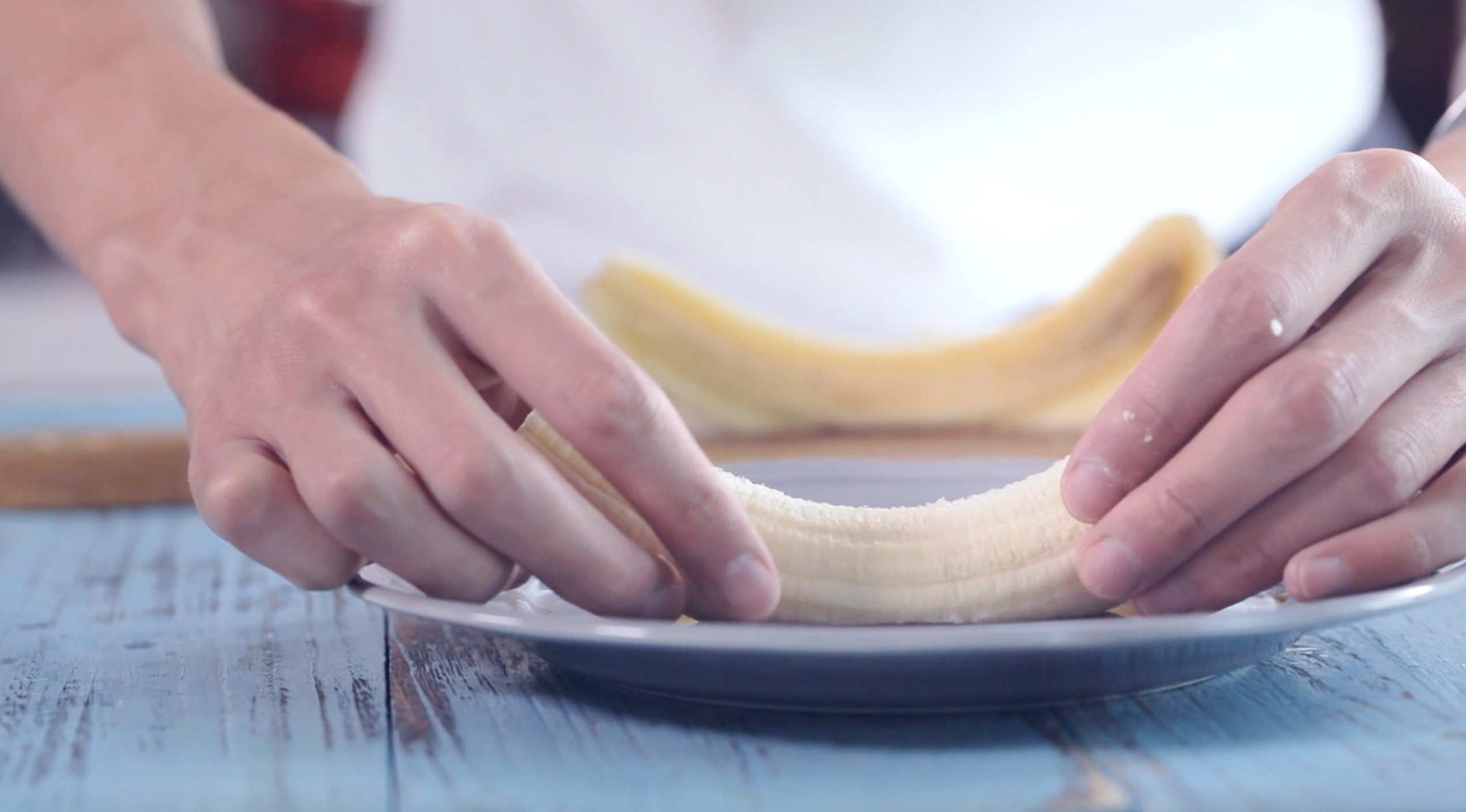 水果酸奶香蕉船, 夏日冰爽健康甜點(Yogurt Banana Boat)的做法 步骤3