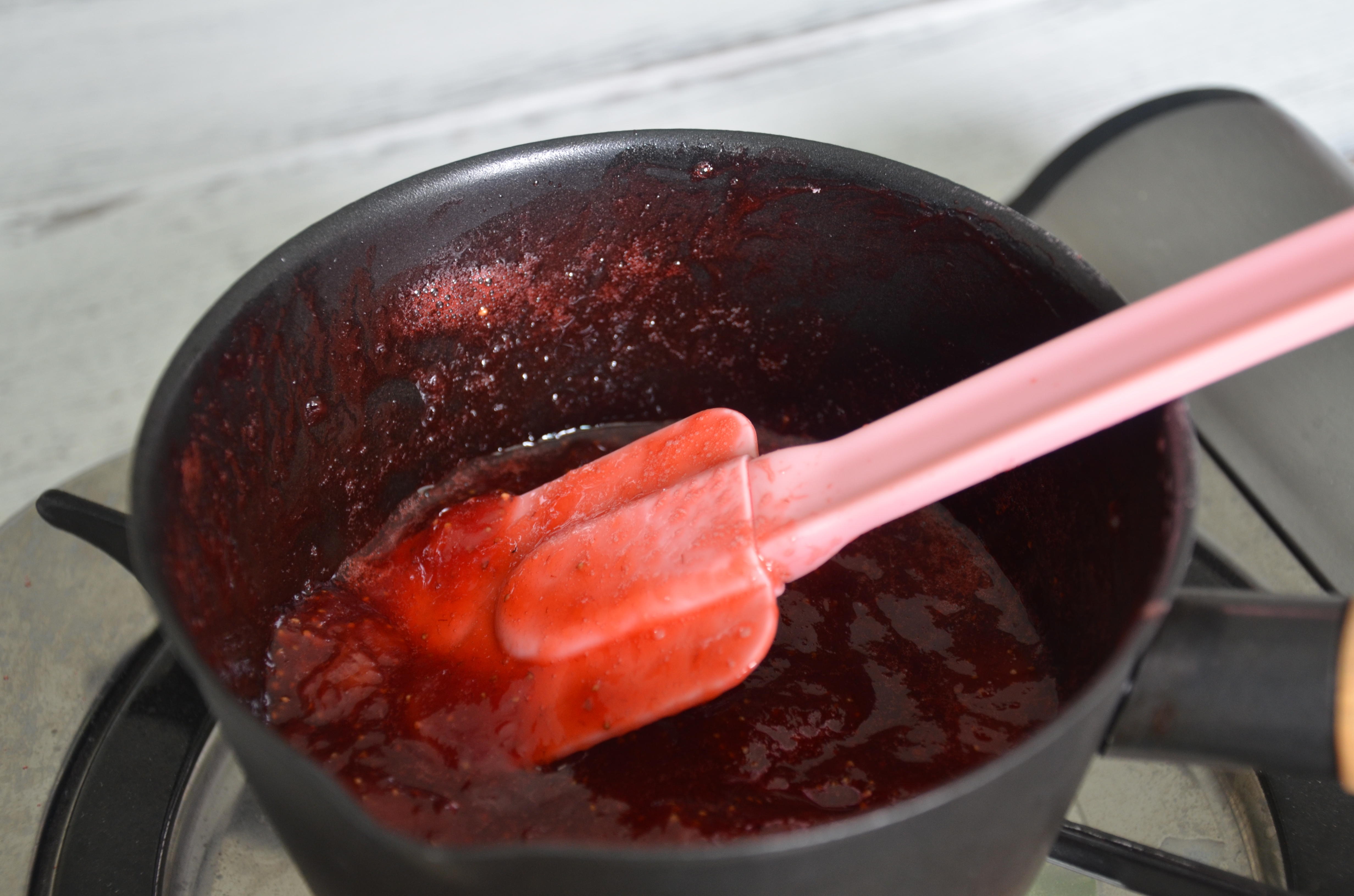 不需要冷凍攪拌的草莓冰淇淋的做法 步骤3