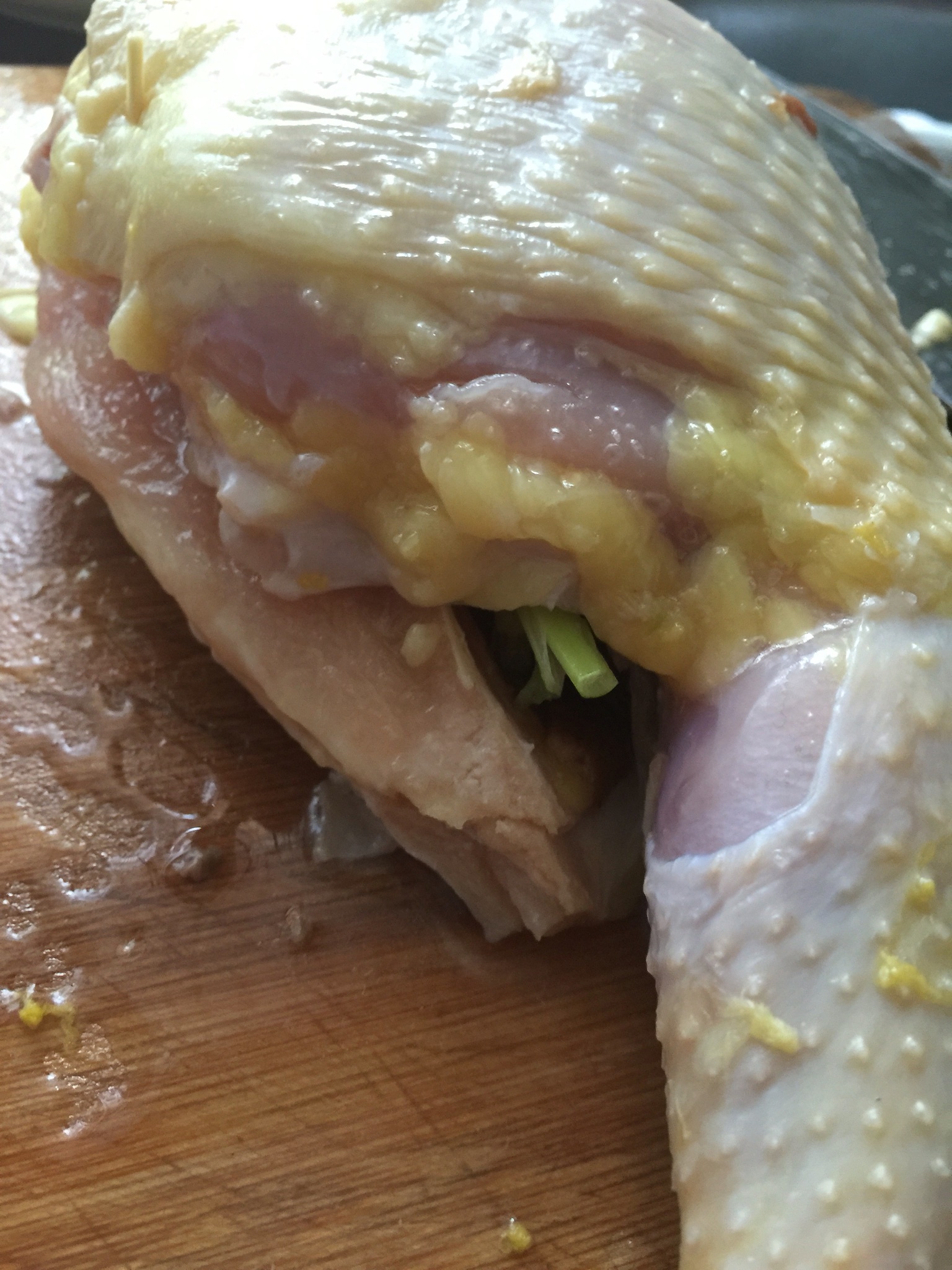 電飯煲香菇鹽焗雞的做法 步骤2