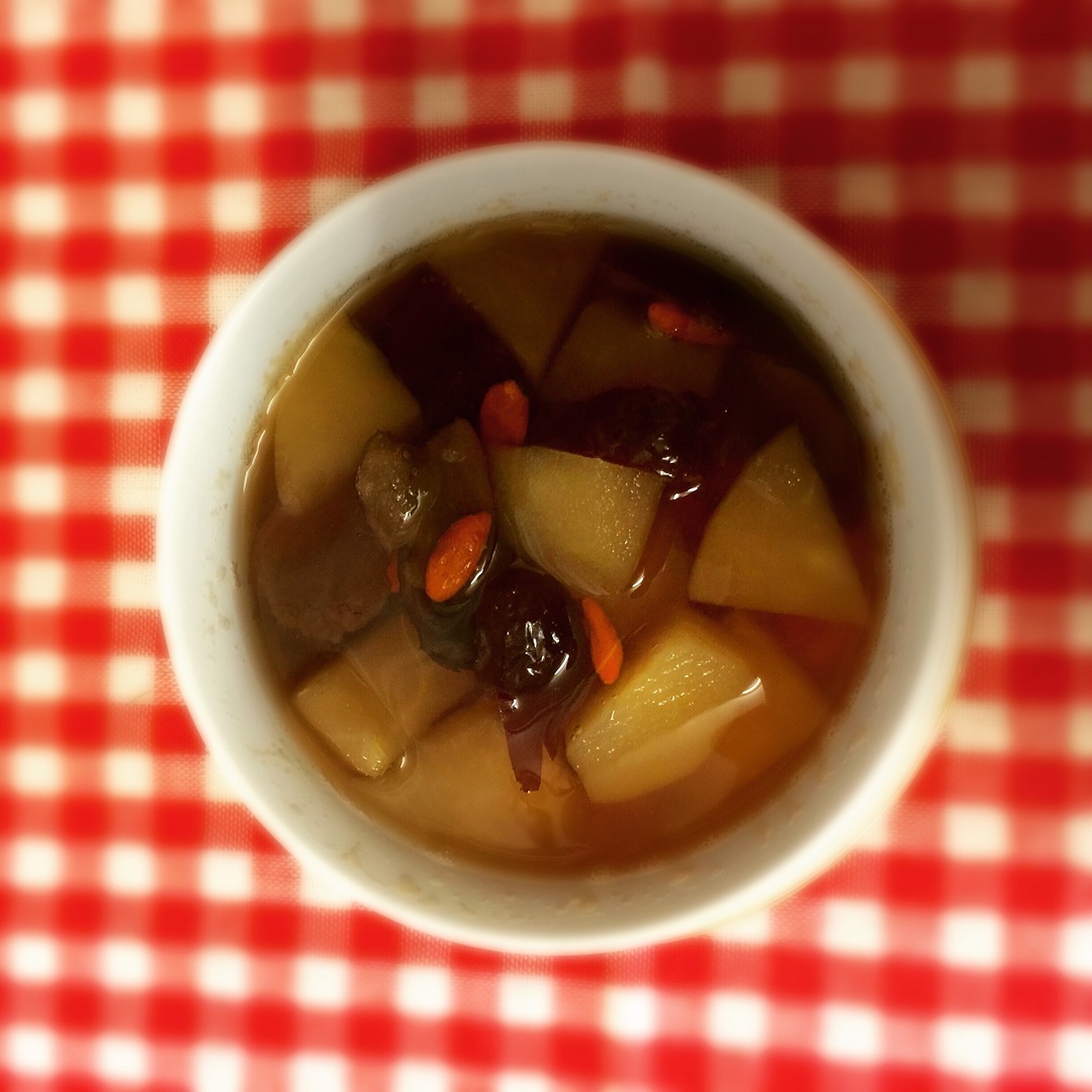 紅棗蘋果枸杞甜湯的做法 步骤2