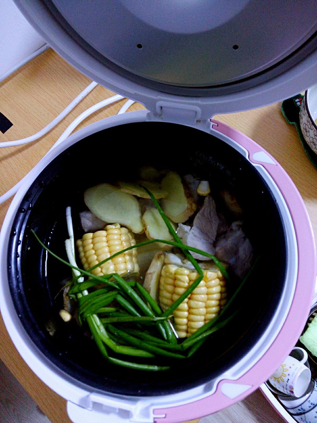 玉米小排湯 電飯鍋版的做法 步骤4