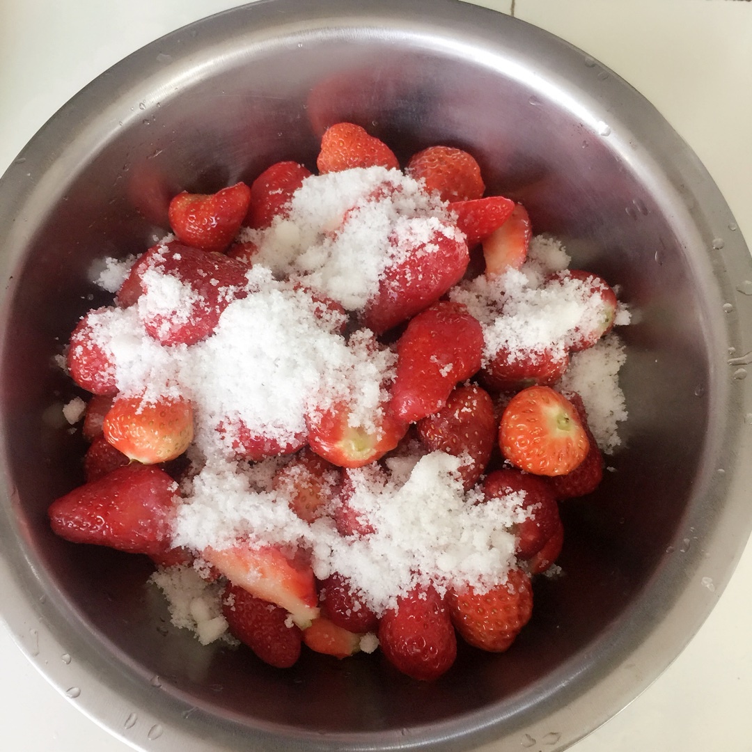自制超大果粒草莓醬的做法 步骤3