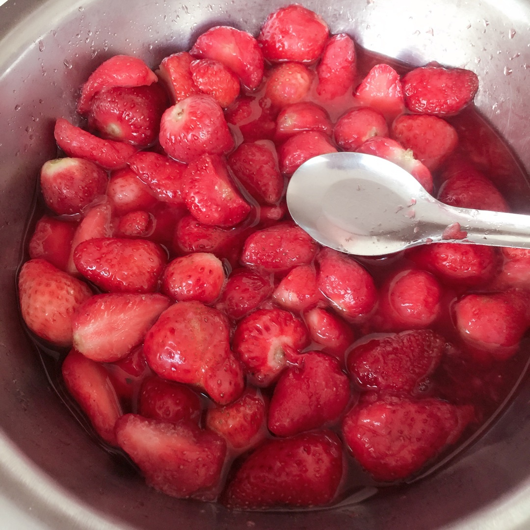 自制超大果粒草莓醬的做法 步骤4